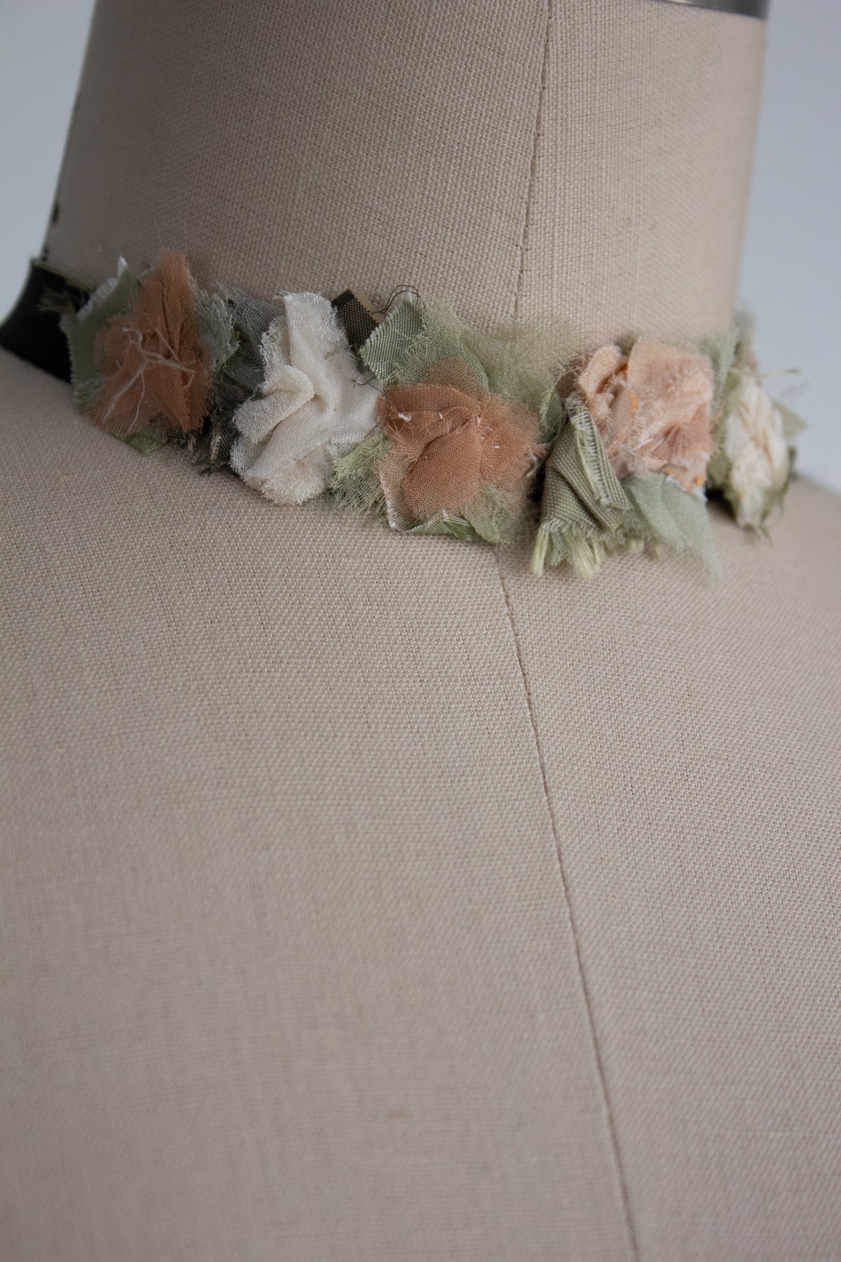 N° 124 crushed bloom cluster accessory - momo peach