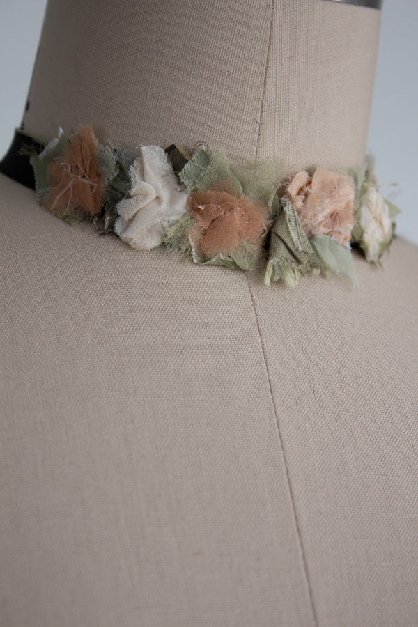 N° 124 crushed bloom cluster accessory - momo peach