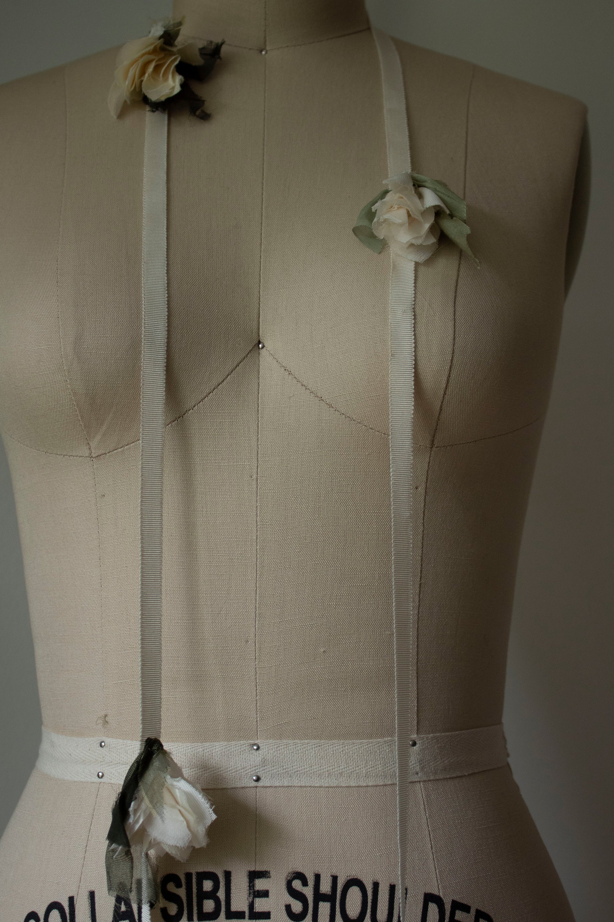 N° 277 baby falling flower accessory - ivory/cream - S (made to order)