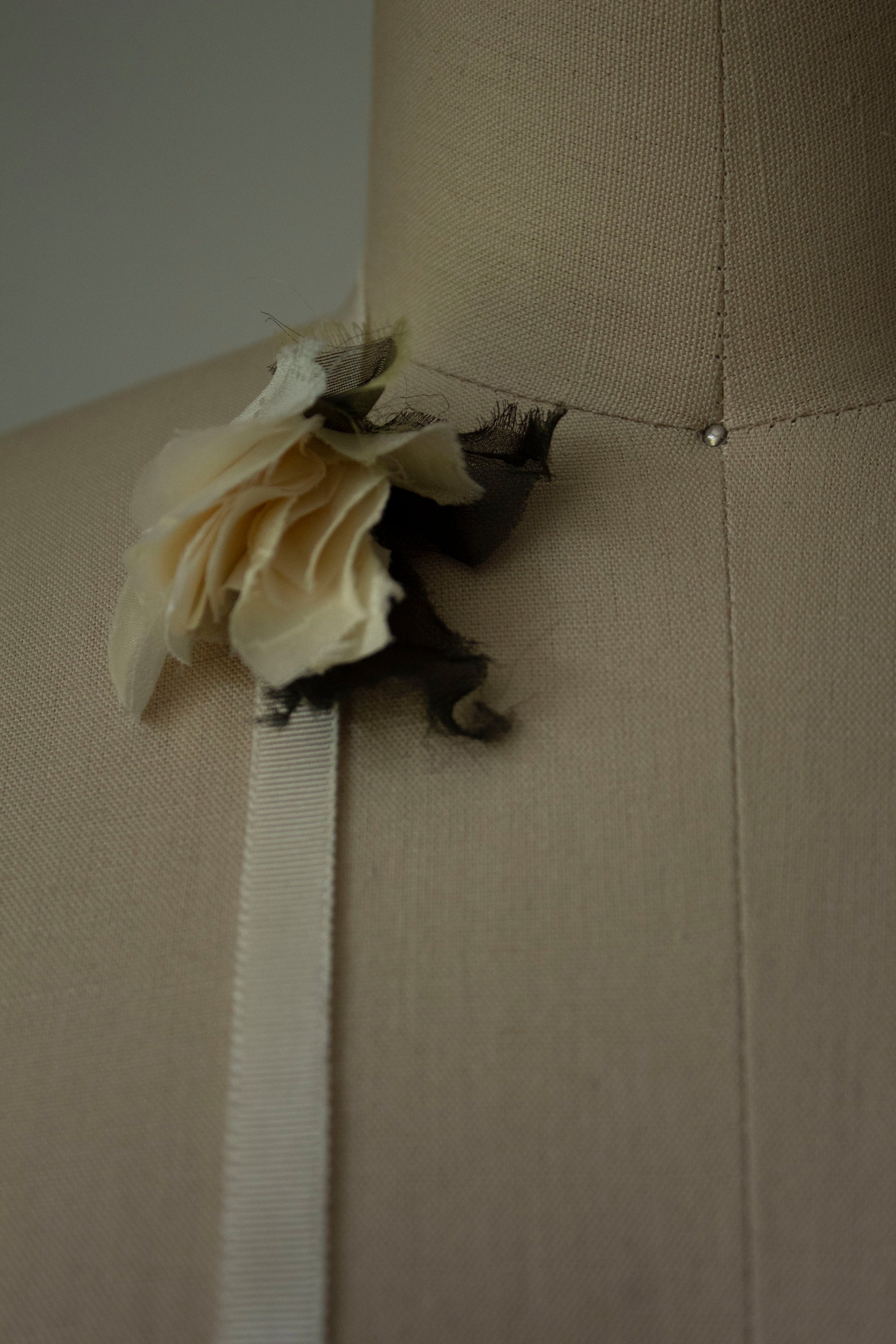 N° 277 baby falling flower accessory - ivory/cream - S (made to order)