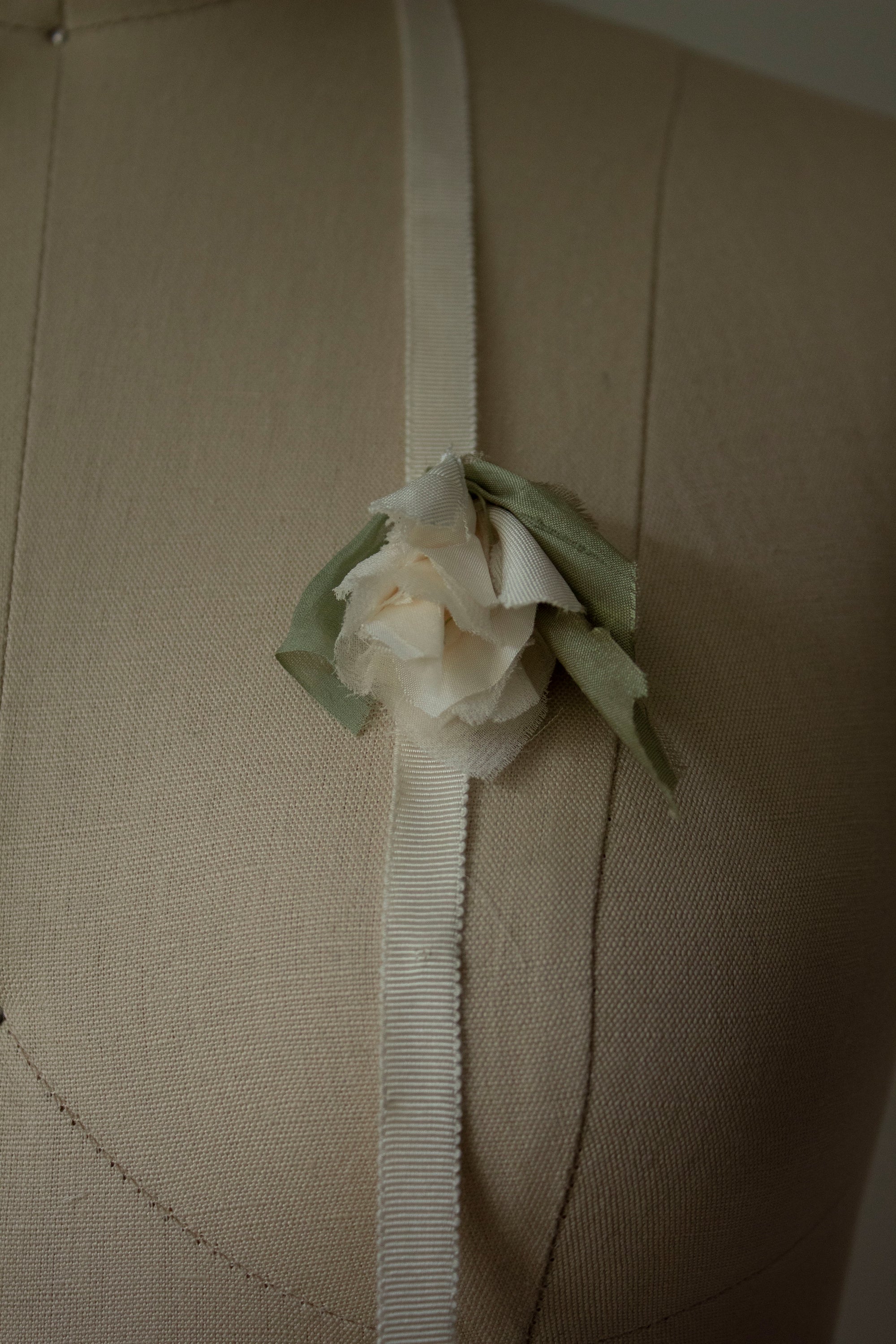 N° 277 baby falling flower accessory - ivory/cream - S (made to order)