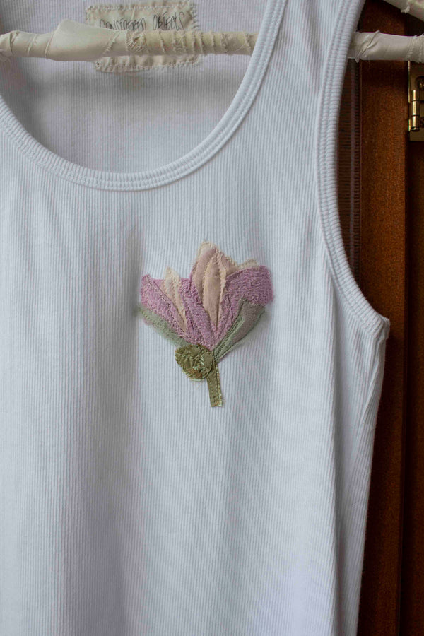 N° 354 womens fitted pressed flower rib tank - yuki white/fuji lilac - L