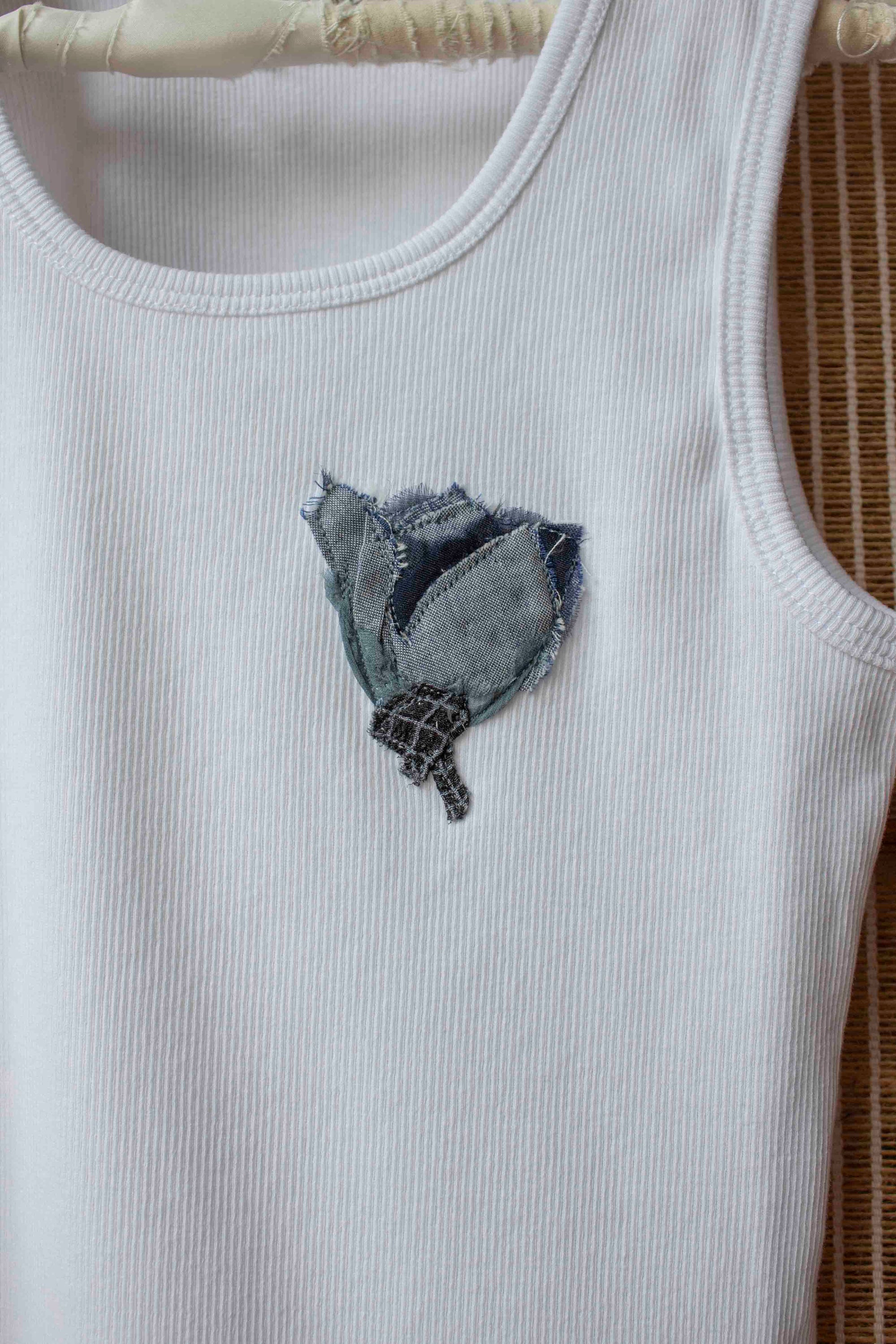 N° 354 womens fitted pressed flower rib tank - yuki white/sora blue - M