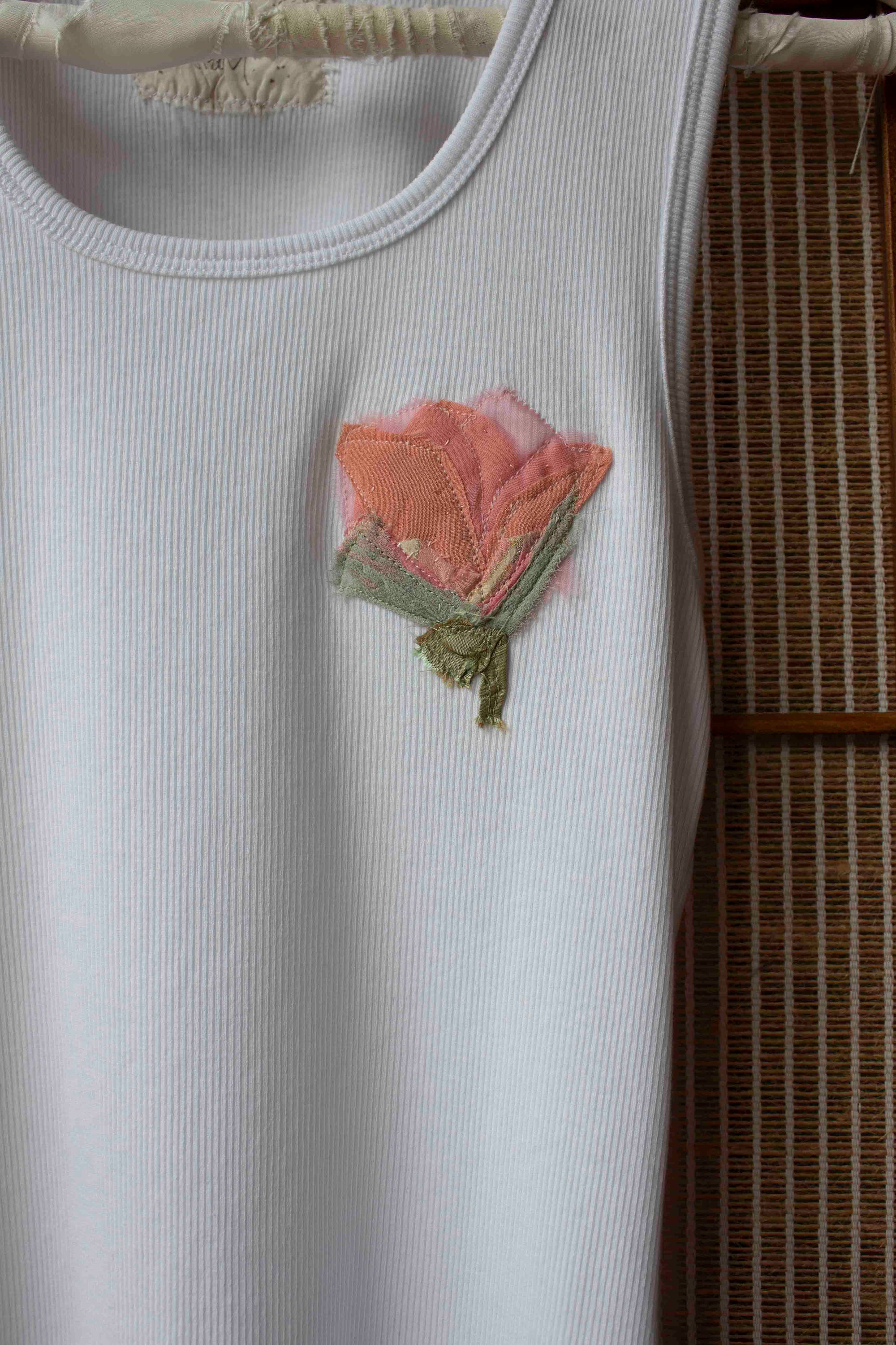 N° 354 womens fitted pressed flower rib tank - yuki white/coral pink - M