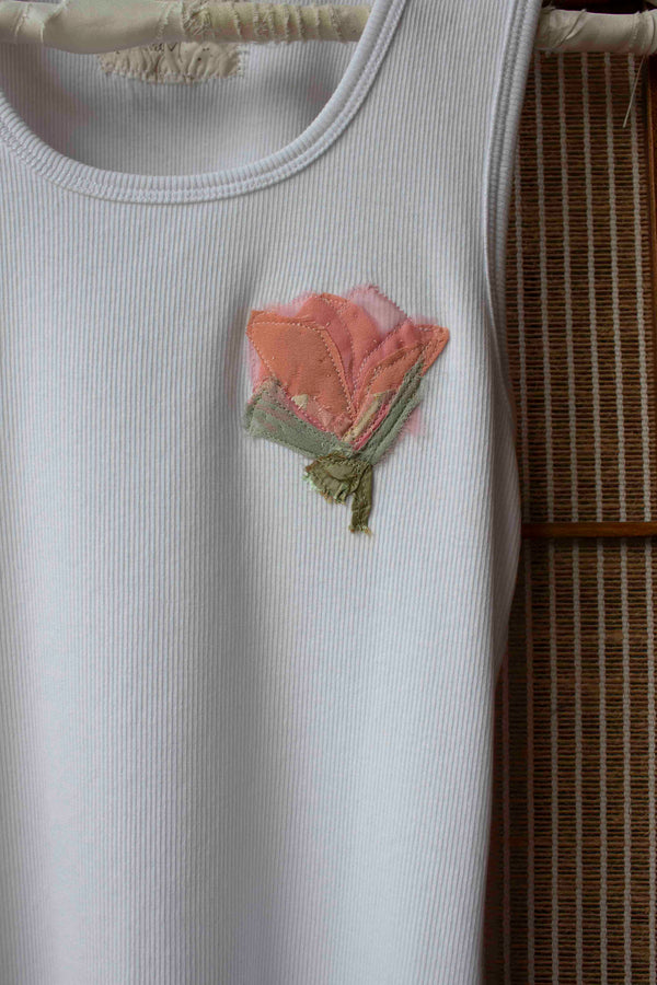N° 354 womens fitted pressed flower rib tank - yuki white/coral pink - M