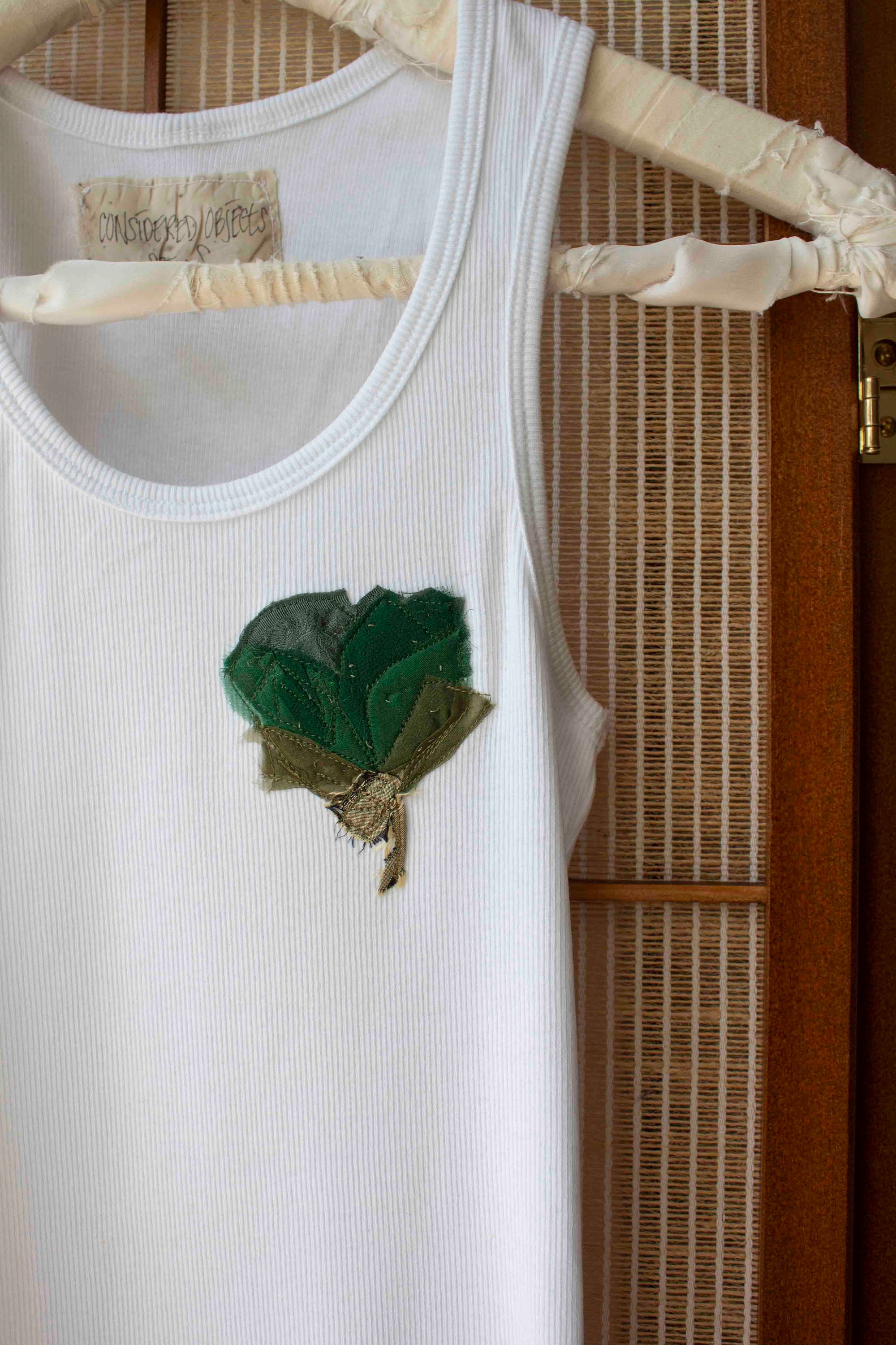 N° 354 womens fitted pressed flower rib tank - yuki white/mori green - S