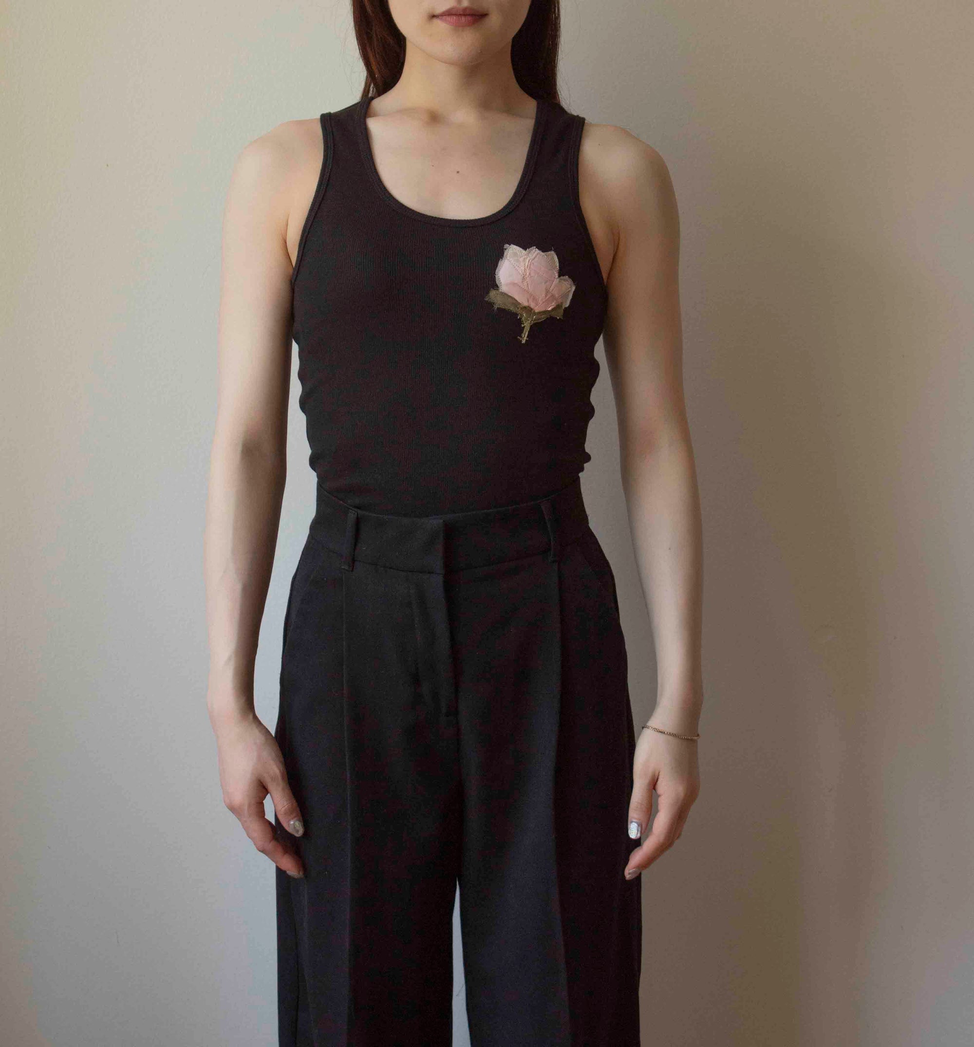 N° 354 womens fitted pressed flower rib tank - sumi black/ame pink (made to order)