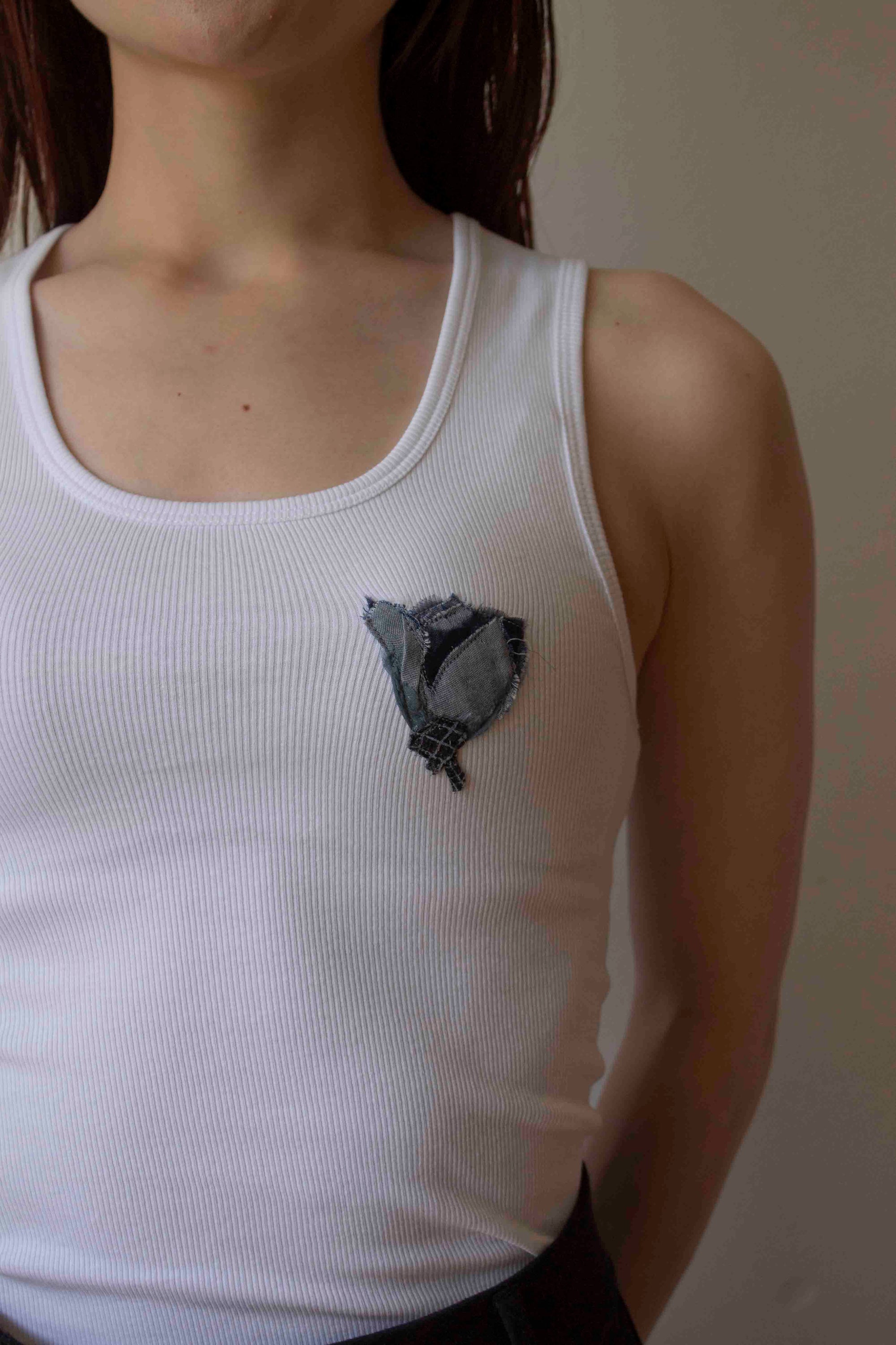 N° 354 womens fitted pressed flower rib tank - yuki white/sora blue (made to order)