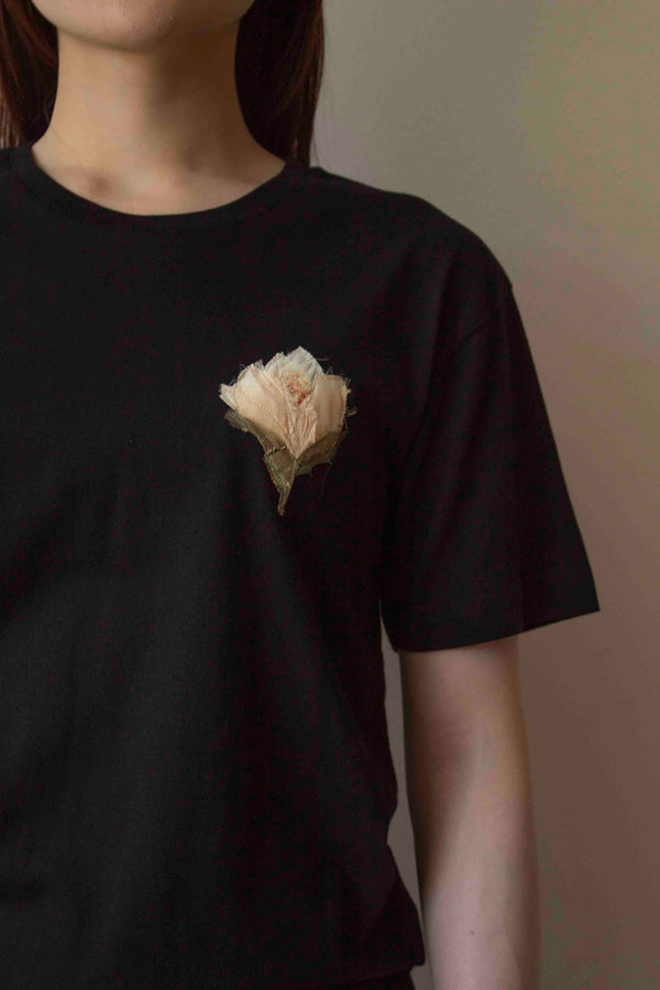 N° 290 pressed flower T-shirt - sumi black