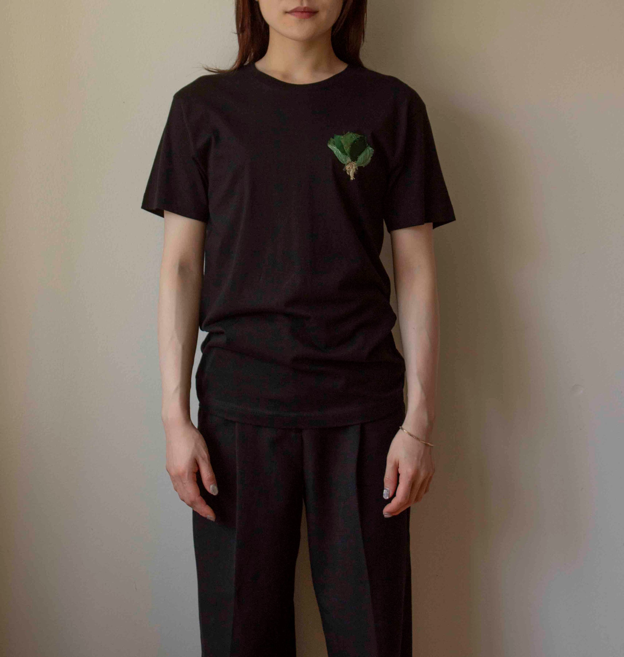 N° 287 fine jersey pressed flower T-shirt- sumi black/mori green (made to order)