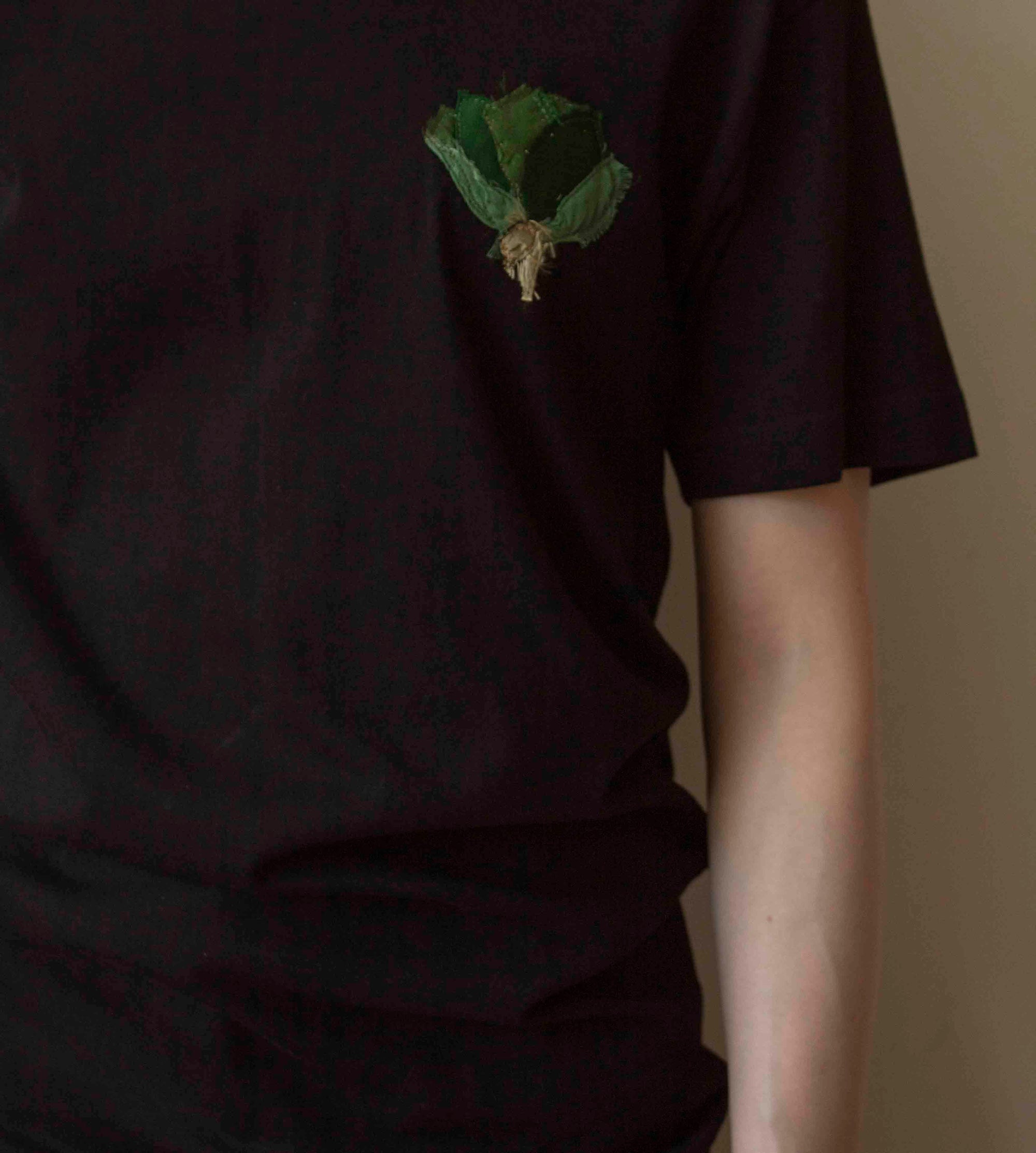 N° 287 fine jersey pressed flower T-shirt- sumi black/mori green (made to order)