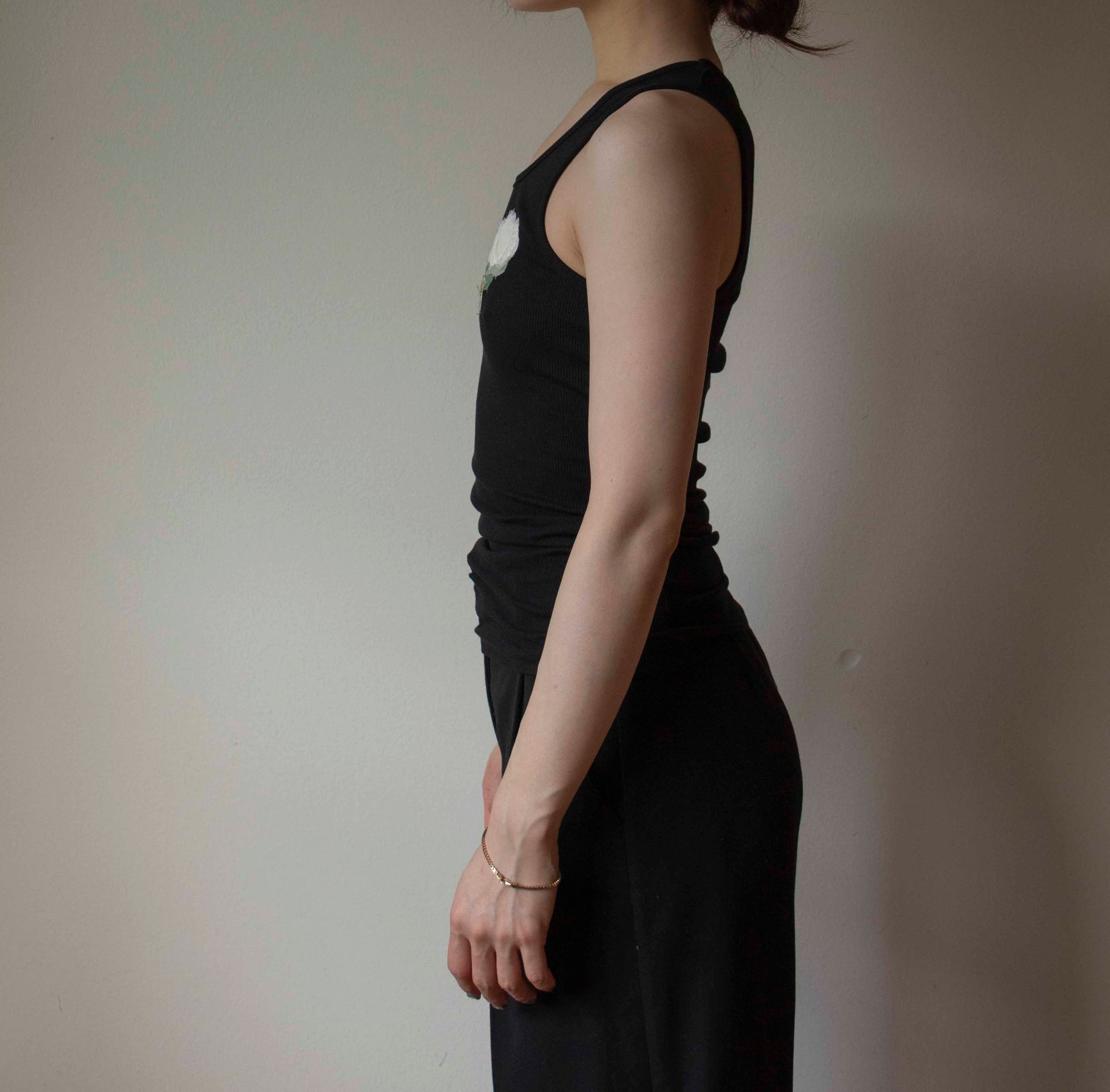 N° 354 womens fitted pressed flower rib tank - sumi black/yuki white (made to order)