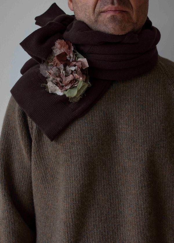 N° 51 crushed bloom brooch - botanical speckled kuri brown - M