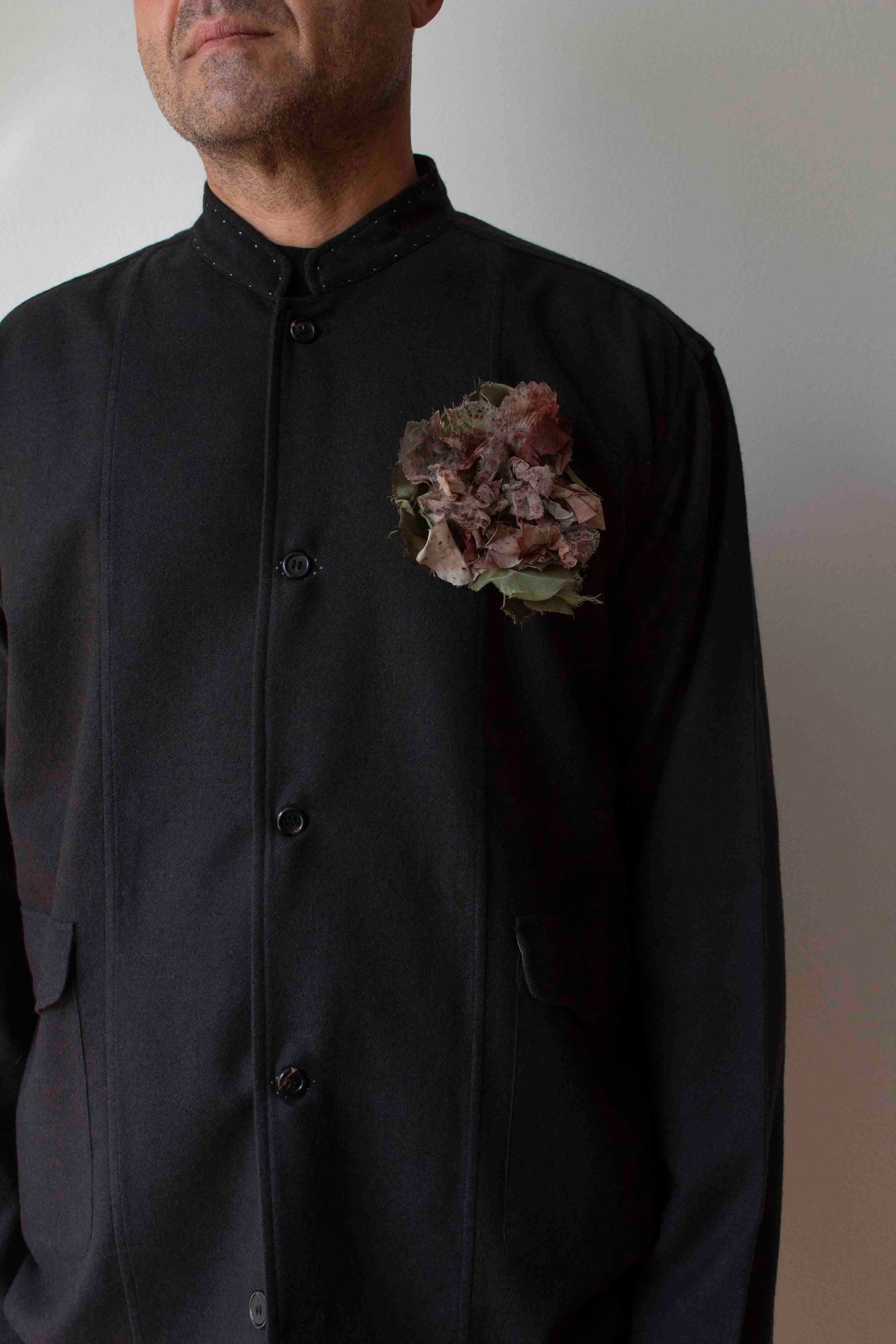 N° 51 crushed bloom brooch - botanical speckled kuri brown - M