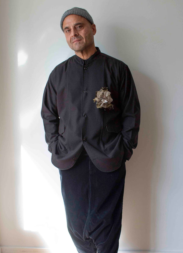 N° 51 crushed bloom brooch - botanical speckled kumo grey - M