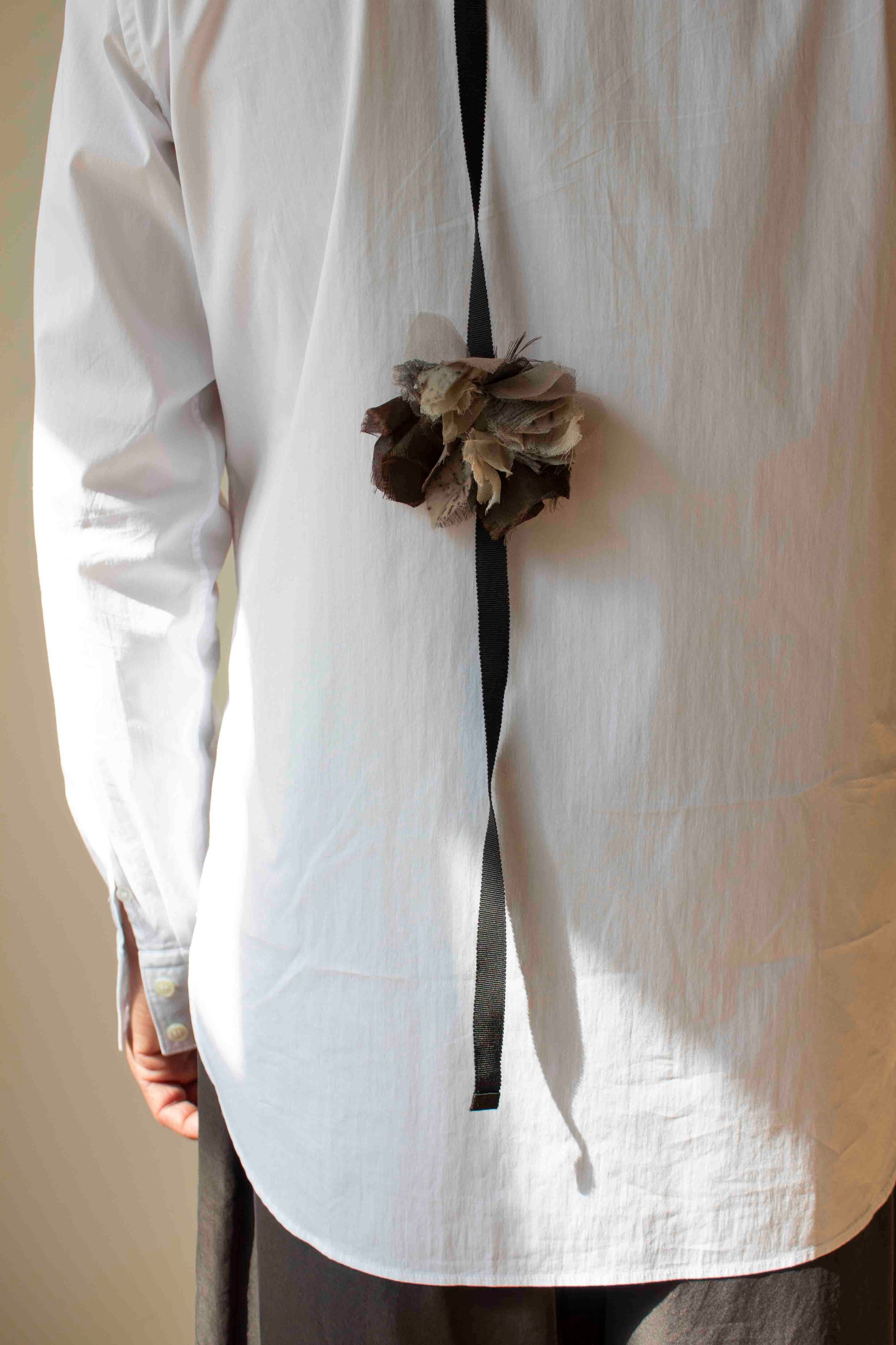 N° 49 crushed blooms accessory - ibiguro grey/choco brown - S