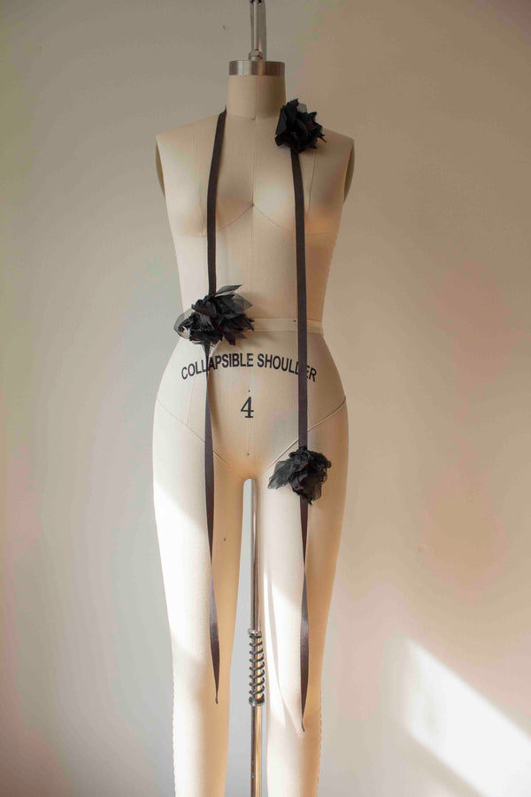 N° 49 crushed blooms accessory - sumi black - M