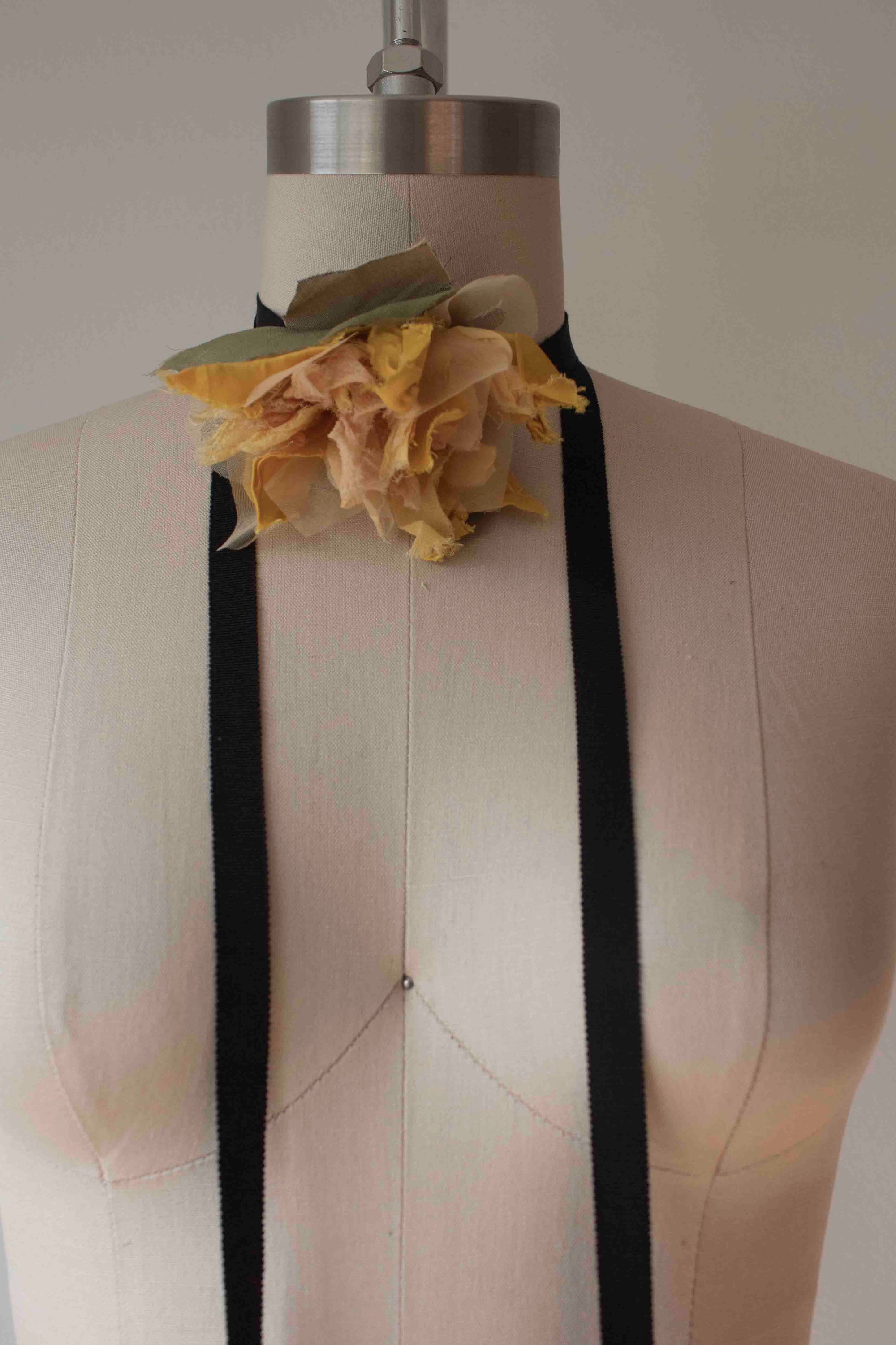 N° 44 crushed bloom wraparound accessory - taiyo yellow - M