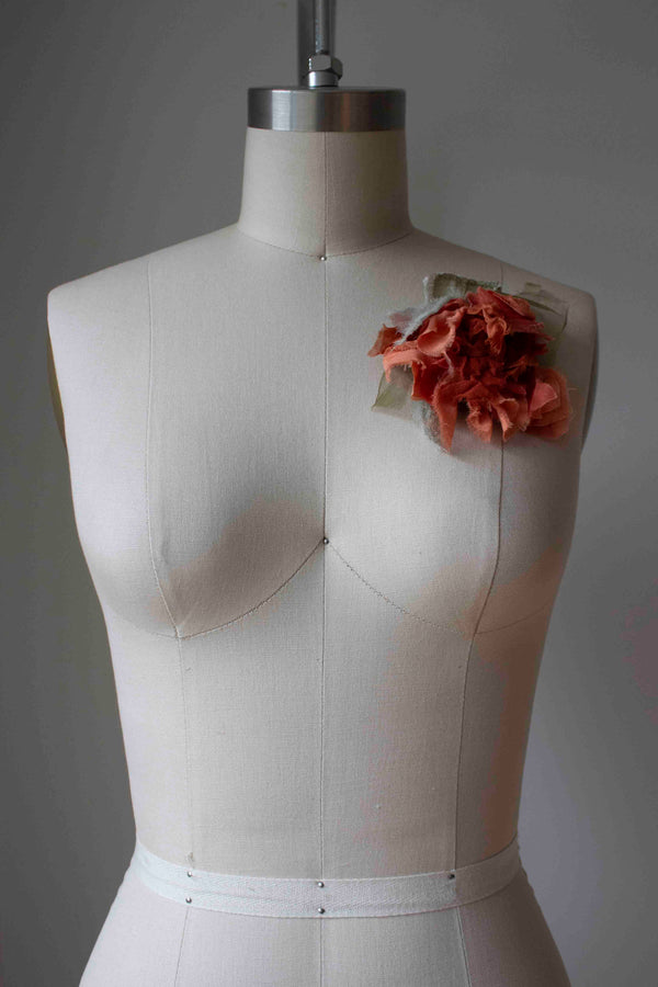 N° 51 crushed bloom brooch - sango coral - M