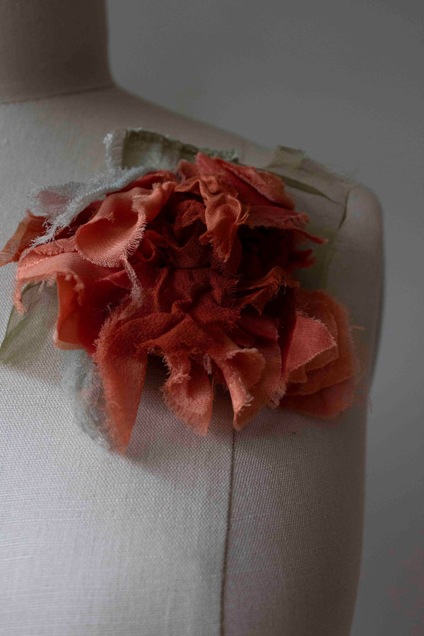 N° 51 crushed bloom brooch - sango coral - M