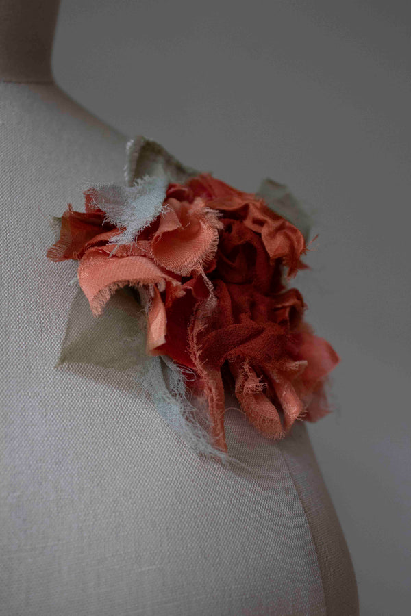 N° 51 crushed bloom brooch - sango coral - M