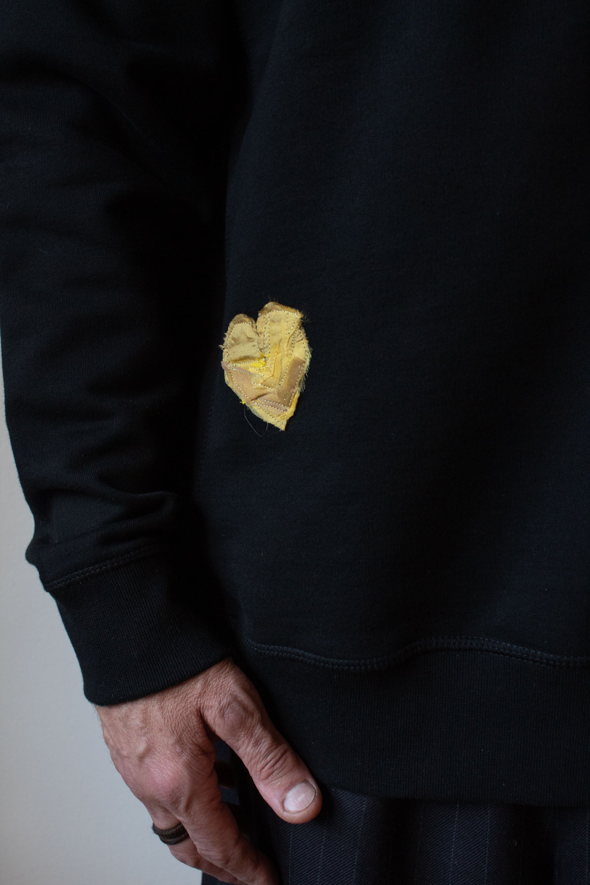 N° 356 pressed heart heavyweight brushed sweatshirt - sumi black