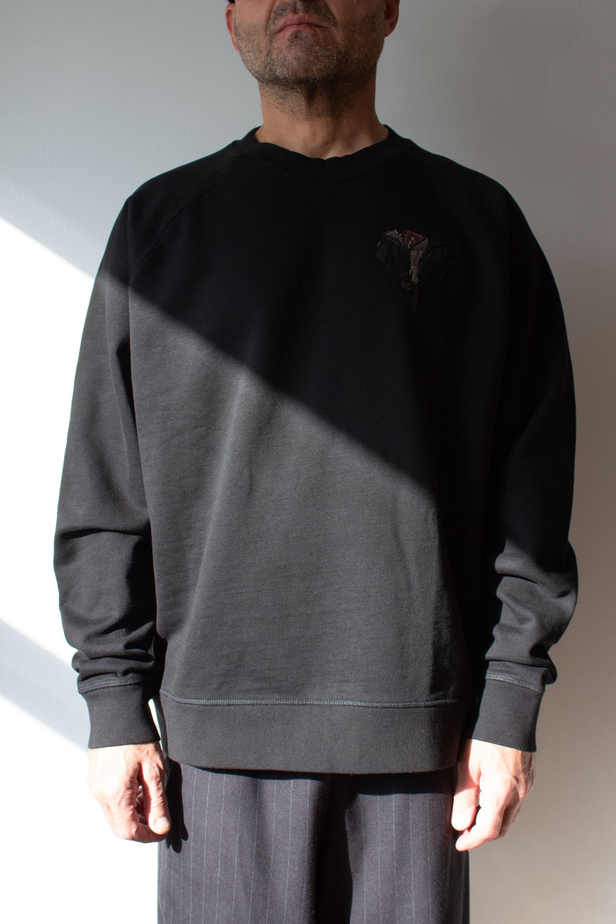 N° 356 pressed flower heavyweight sweatshirt - sumi black/choco brown