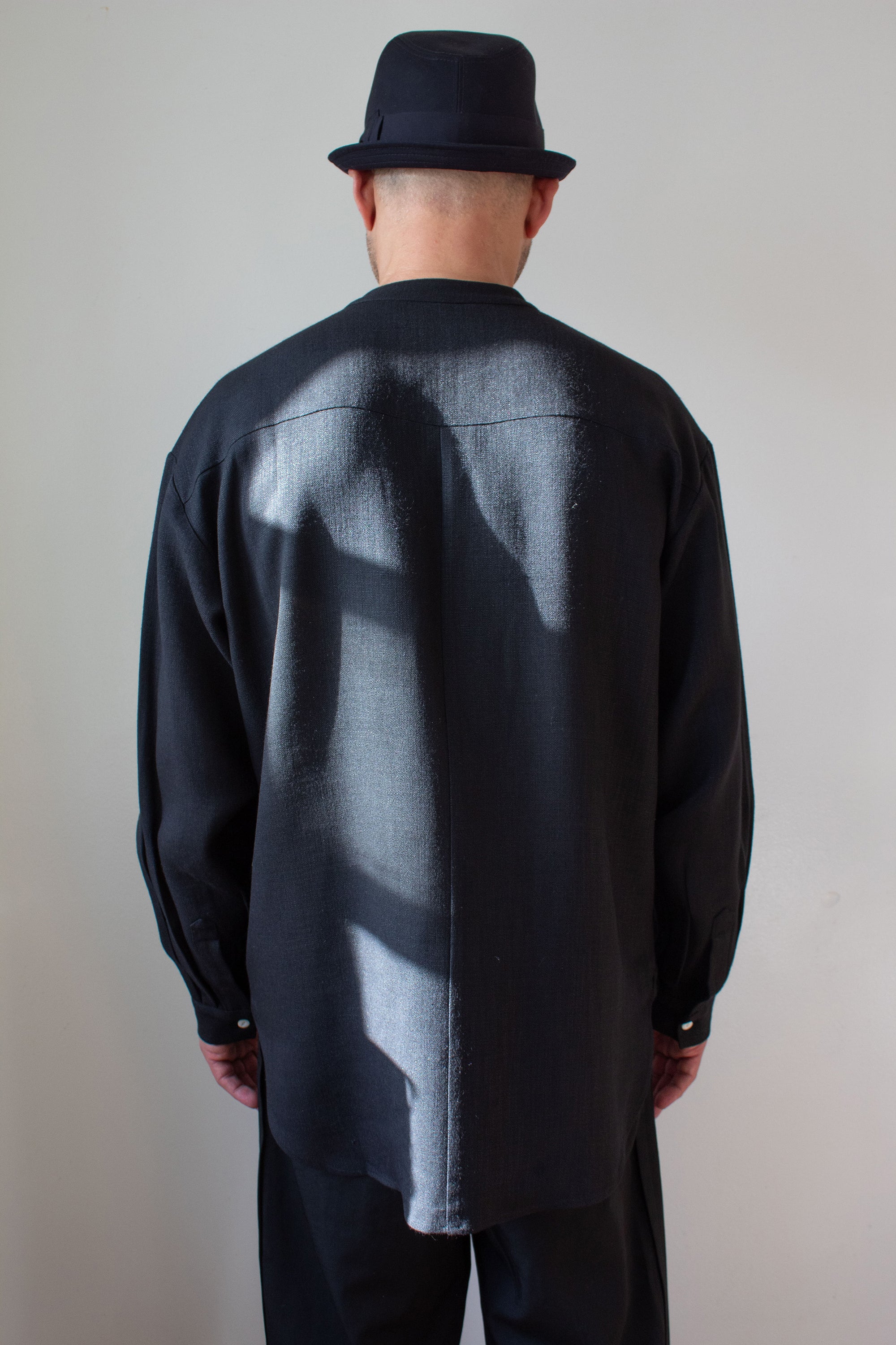 N° 224  banded collar shirt - sumi black/nasu purple