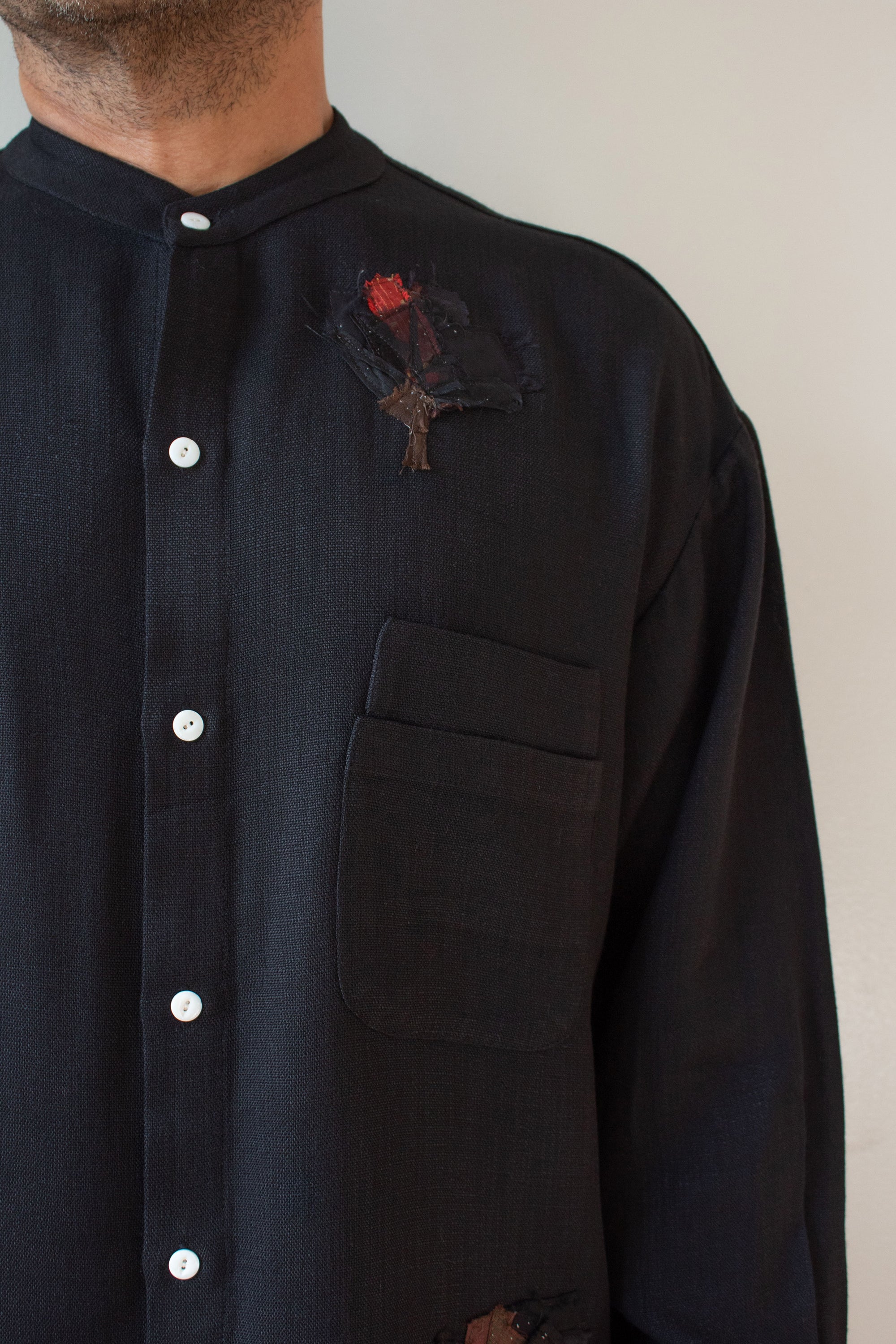 N° 224  banded collar shirt - sumi black/ume red