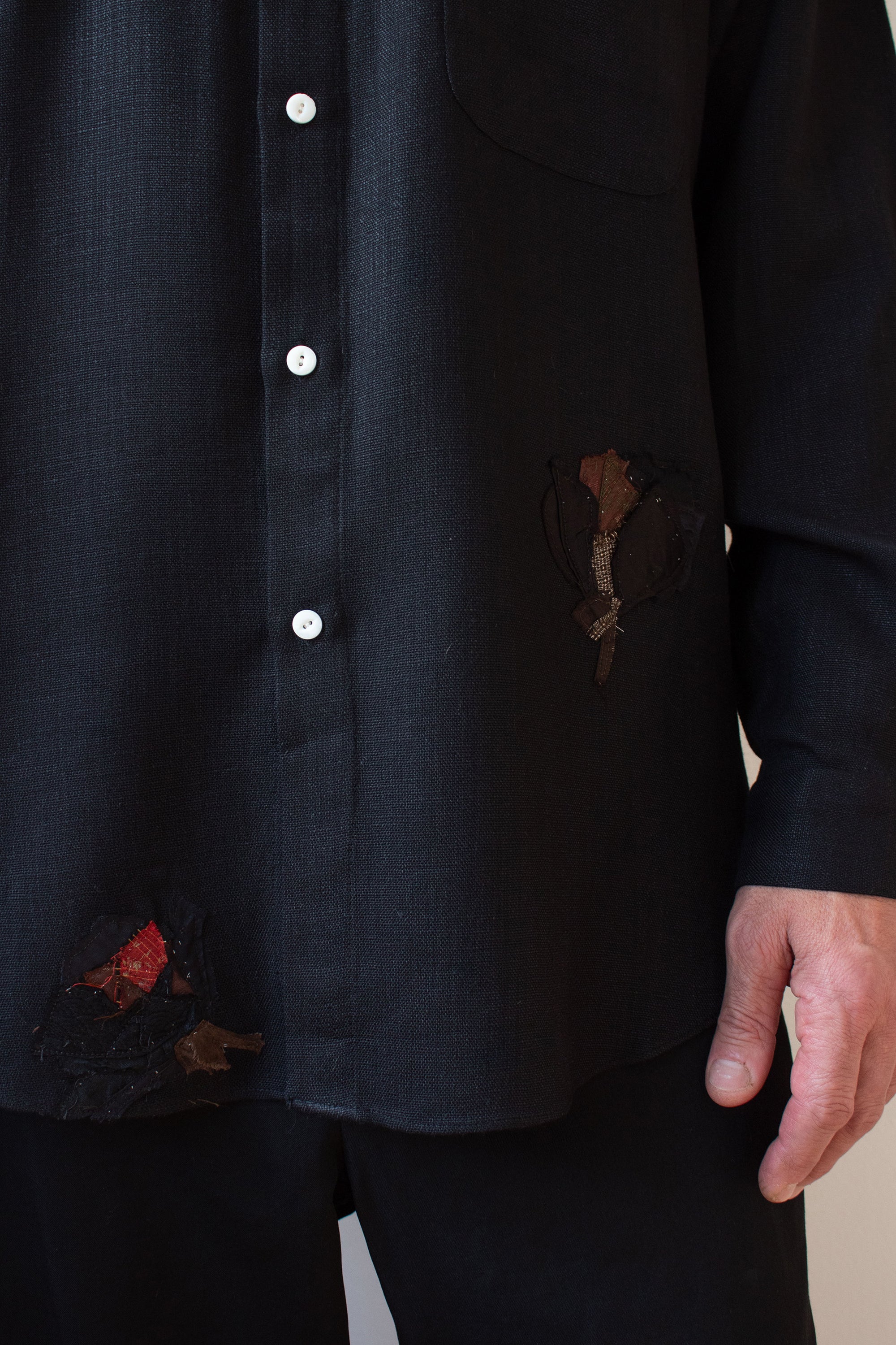 N° 224  banded collar shirt - sumi black/ume red