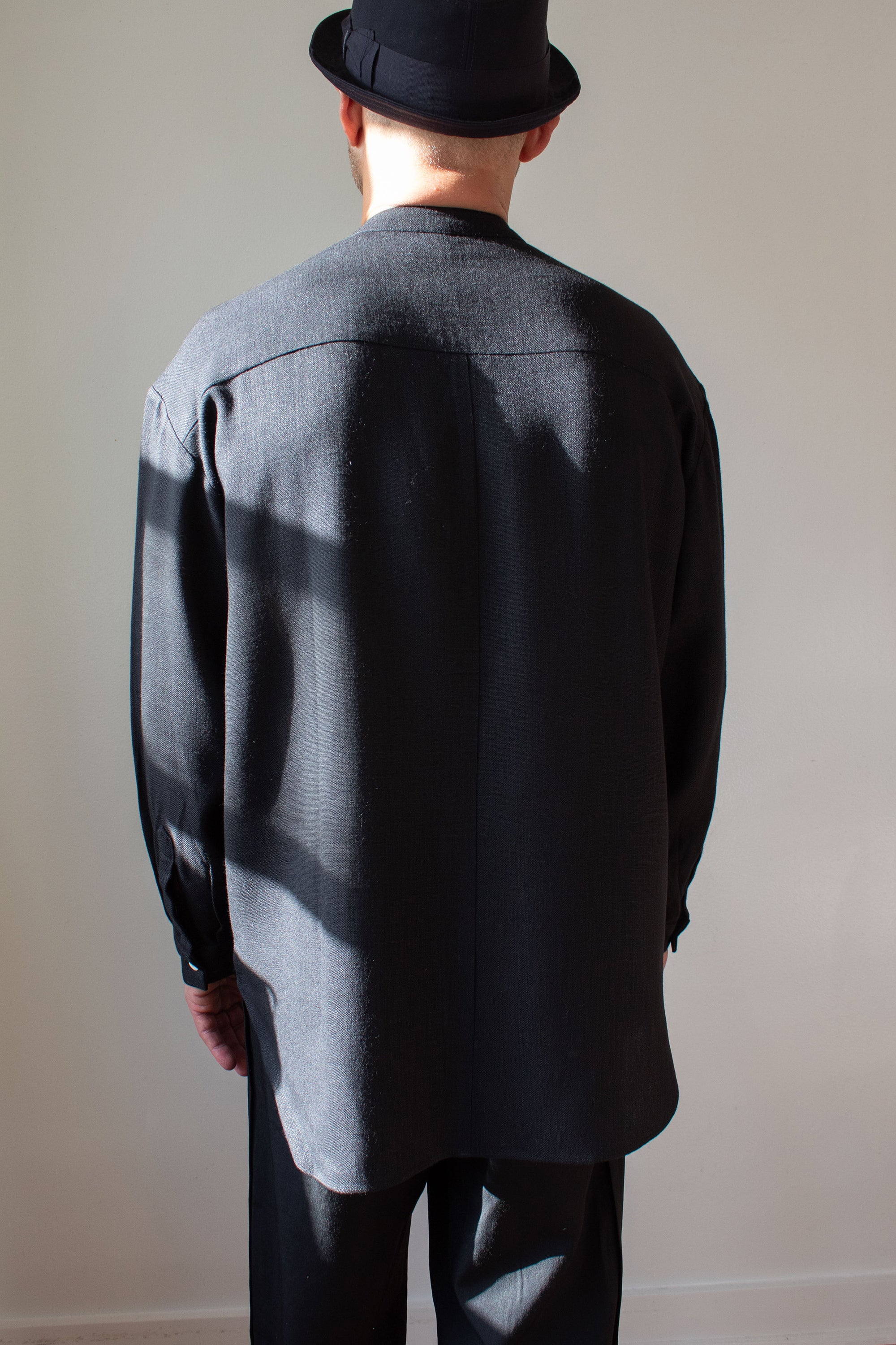 N° 224  banded collar shirt - sumi black/ume red