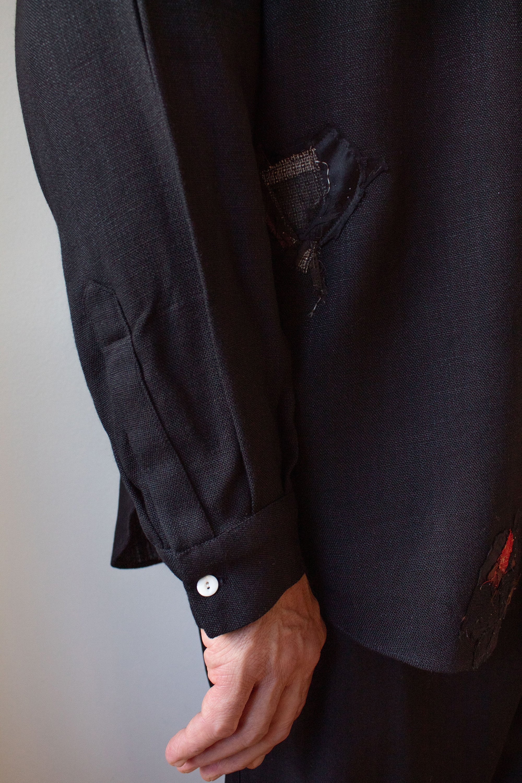 N° 224  banded collar shirt - sumi black/ume red