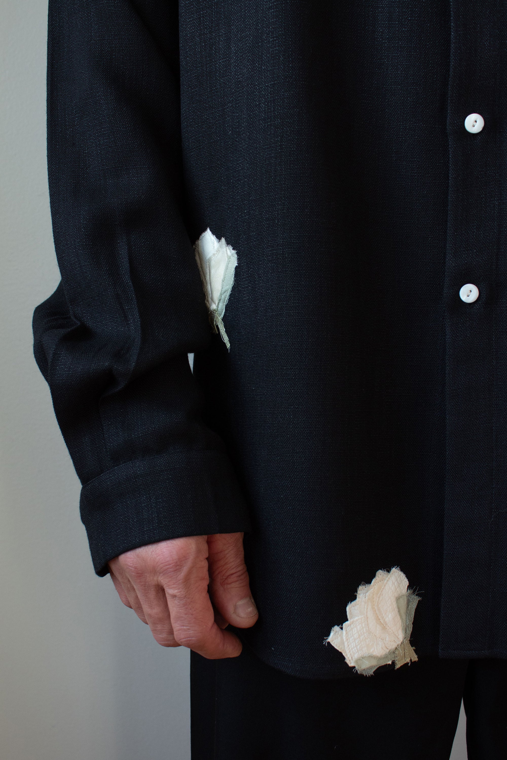 N° 224  banded collar shirt - sumi black/yuki white