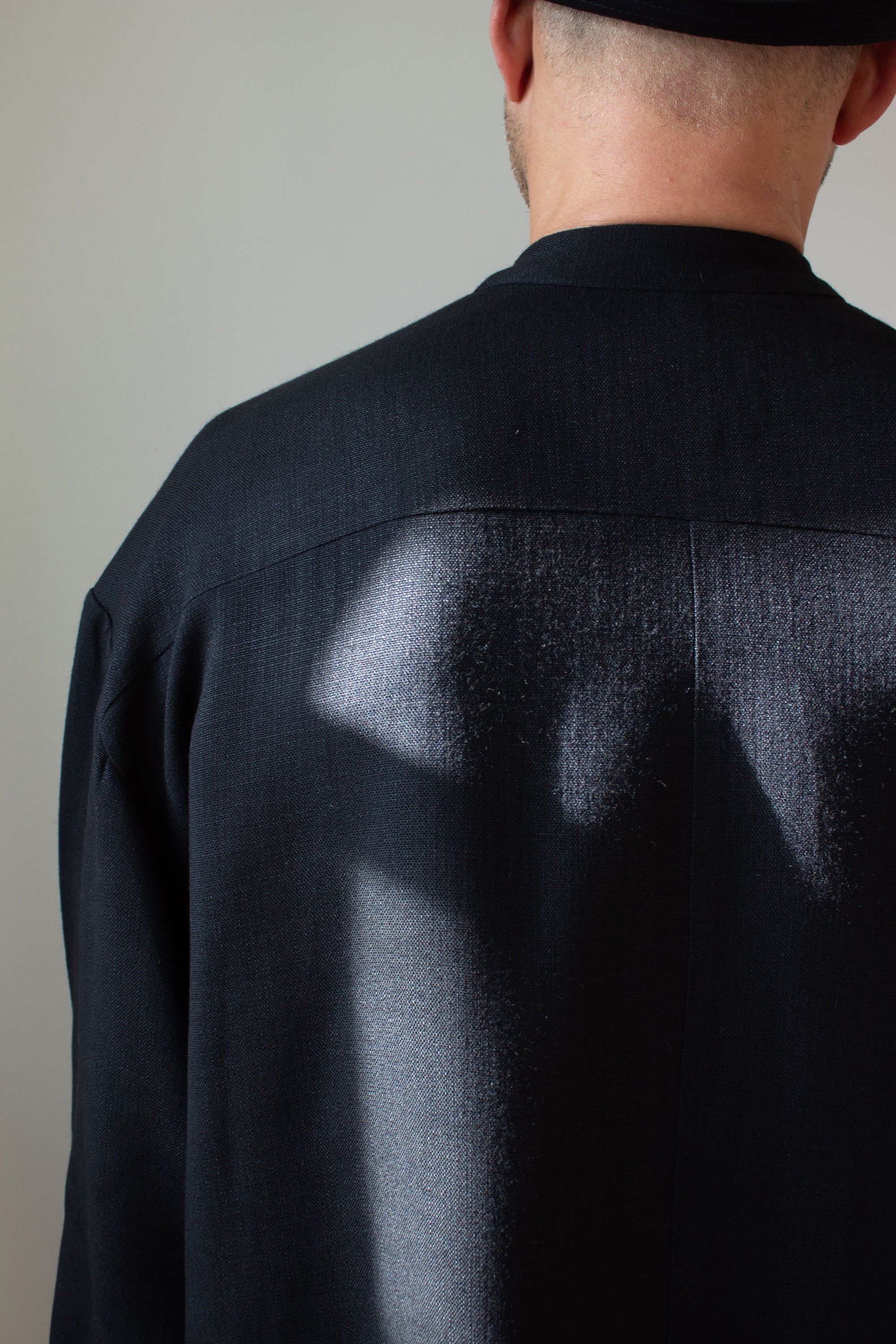N° 224  banded collar shirt - sumi black/yuki white