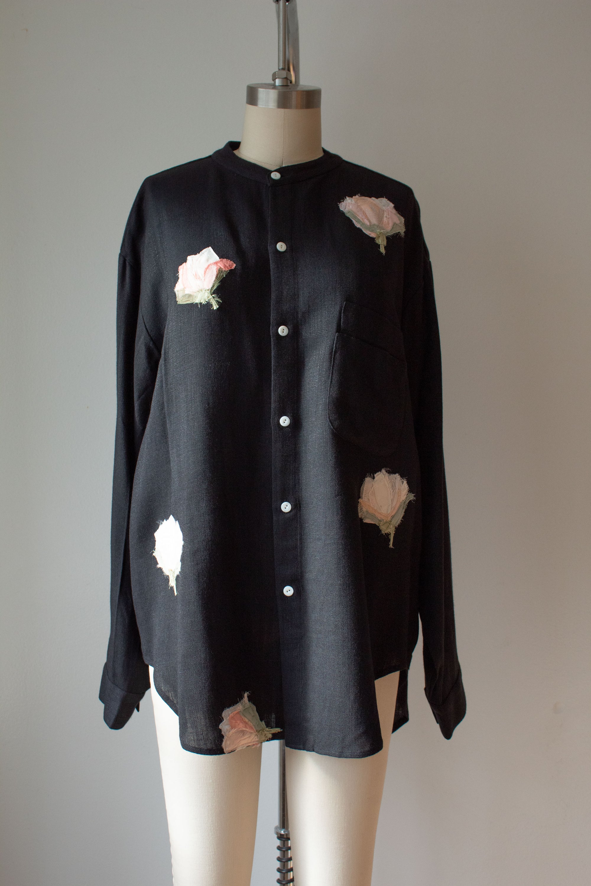 N° 224  banded collar shirt - sumi black/ame pink