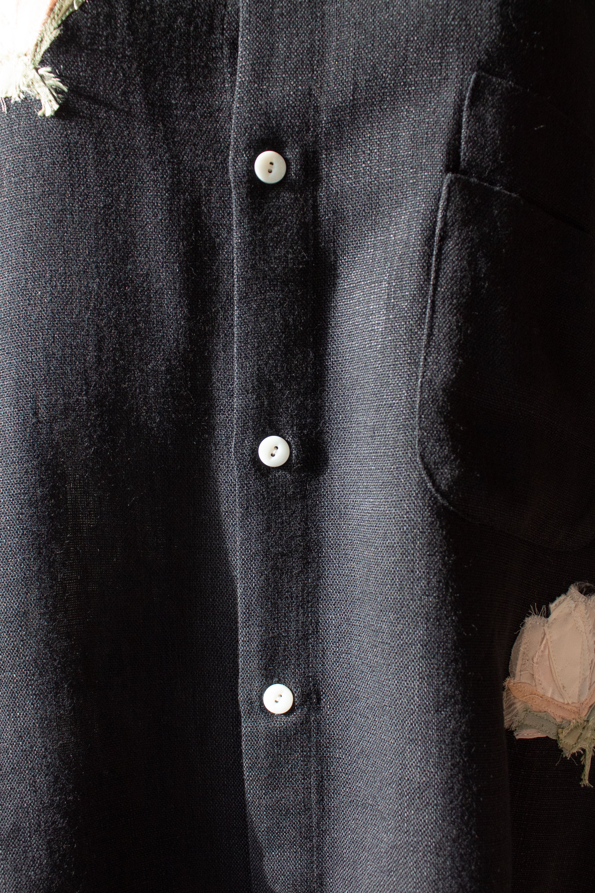 N° 224  banded collar shirt - sumi black/ame pink
