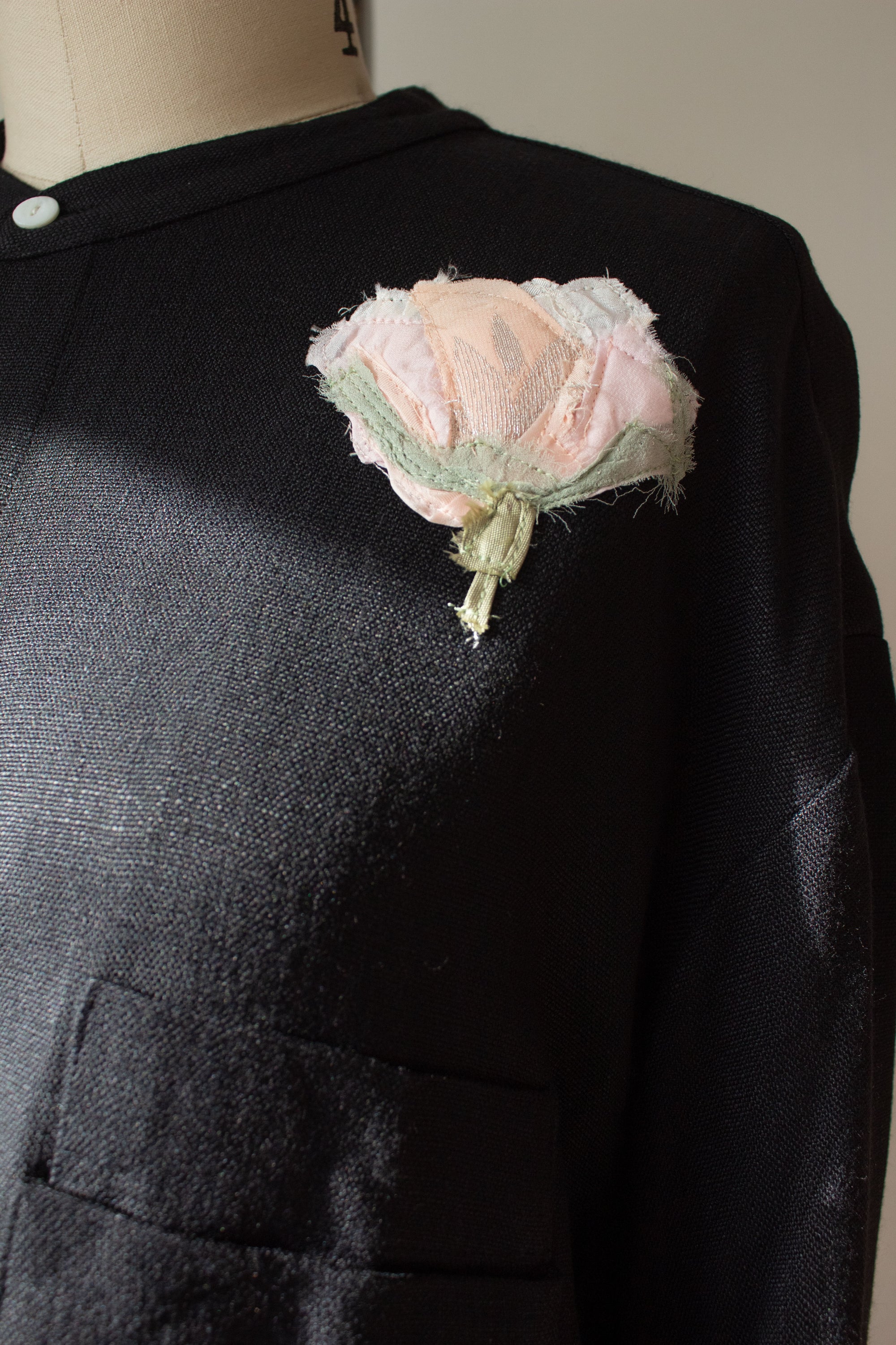 N° 224  banded collar shirt - sumi black/ame pink