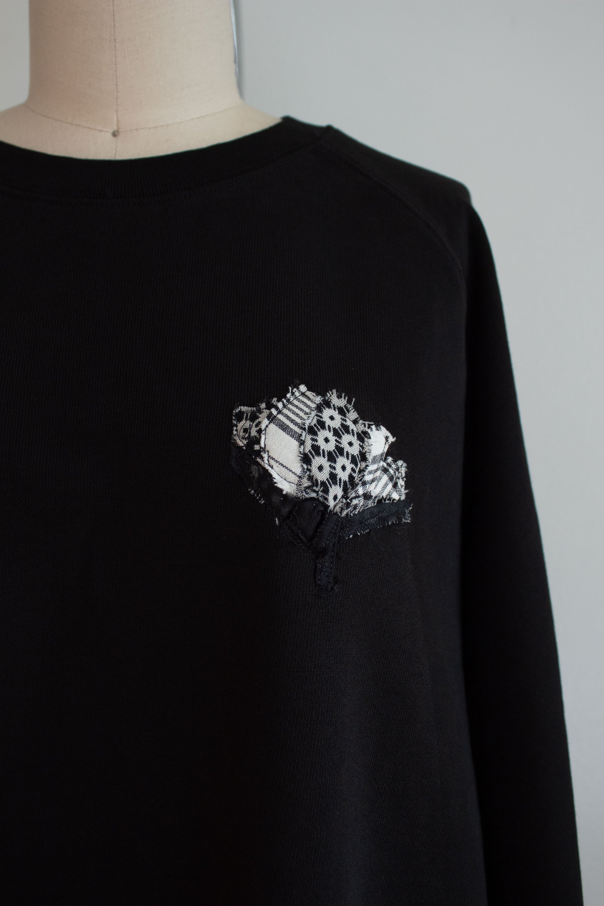 N° 356 multi pressed flower heavyweight sweatshirt - sumi black/yuki white