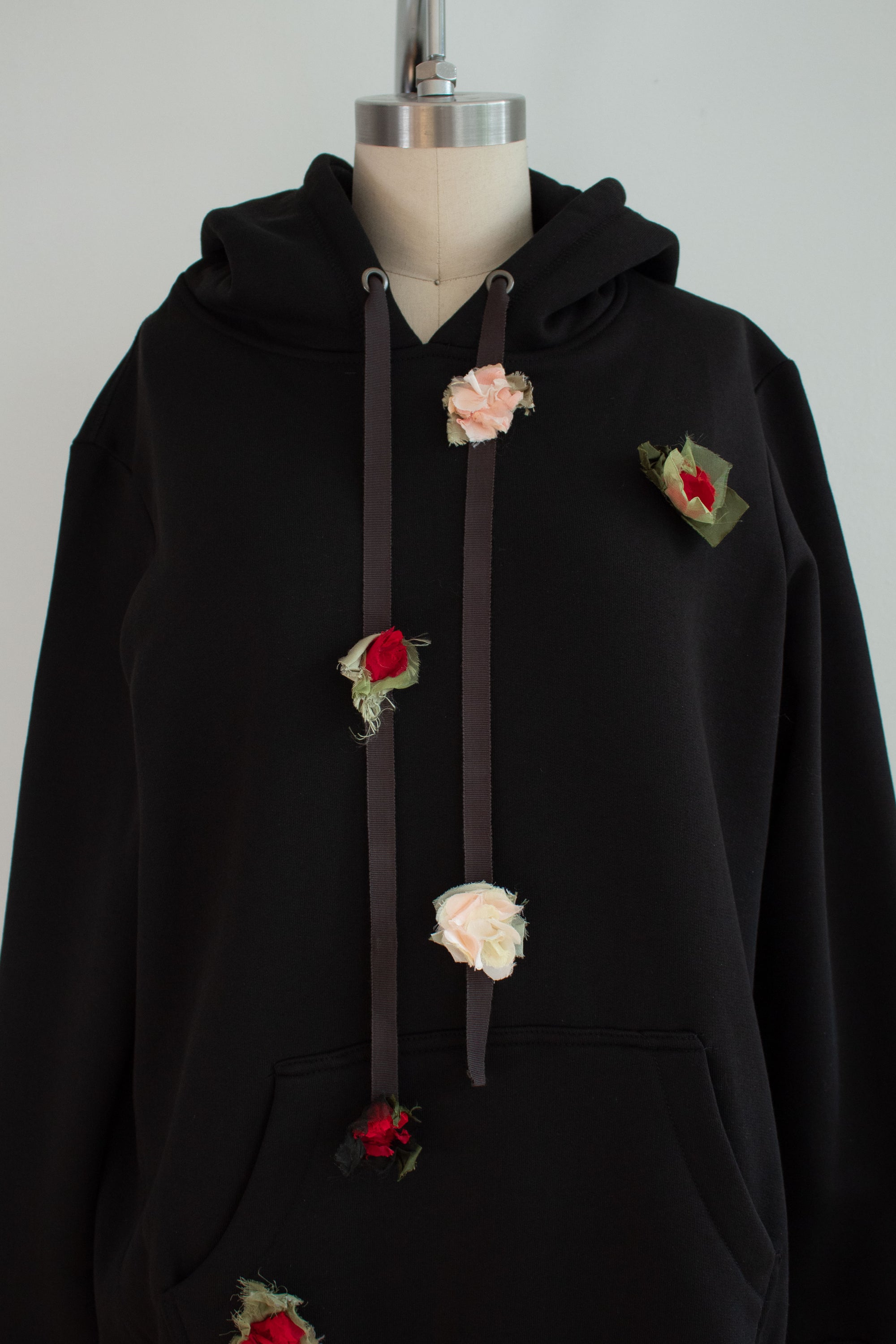 N° 306 multi crushed blooms heavyweight brushed hoodie - sumi black/ume red/ame pink