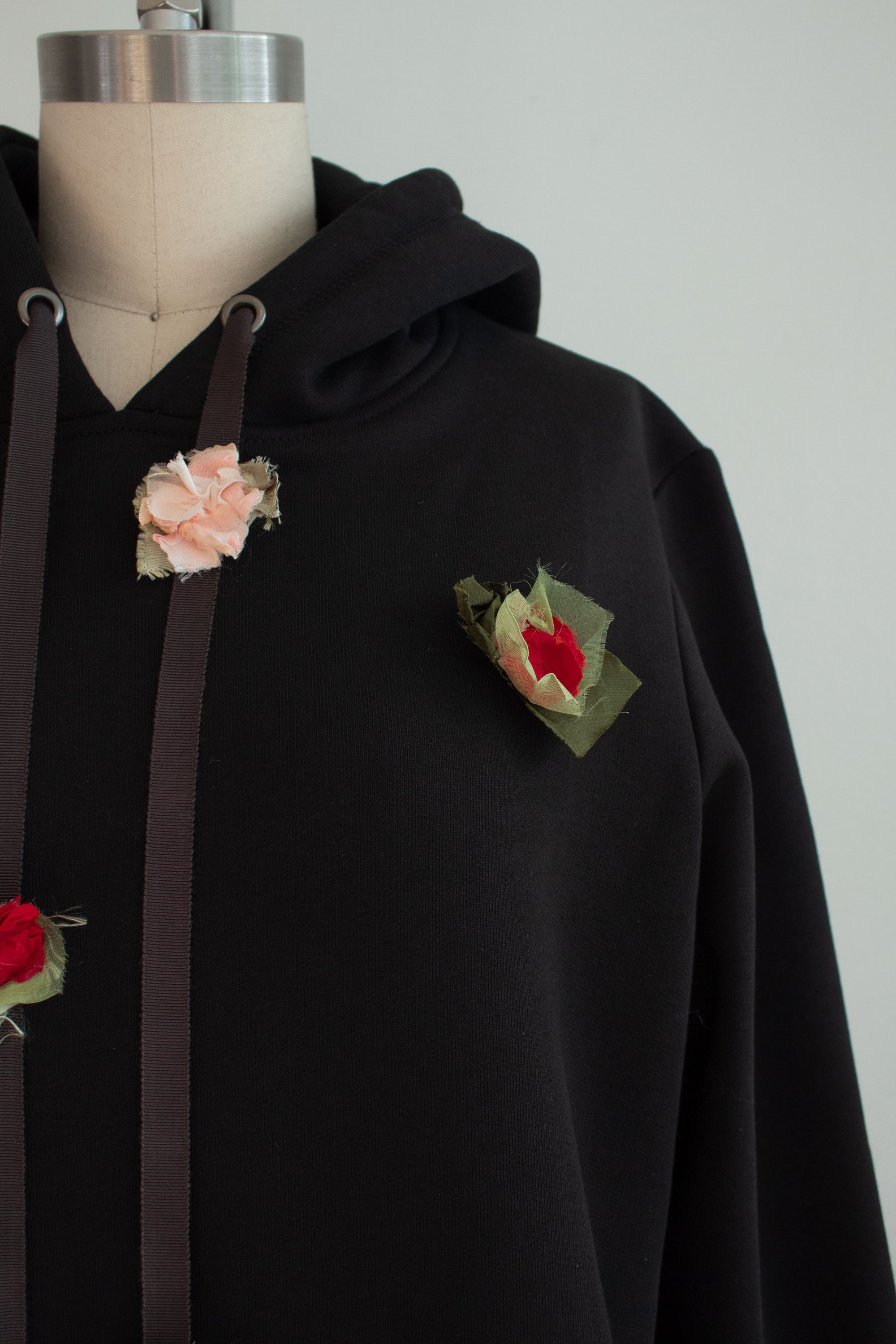 N° 306 multi crushed blooms heavyweight brushed hoodie - sumi black/ume red/ame pink