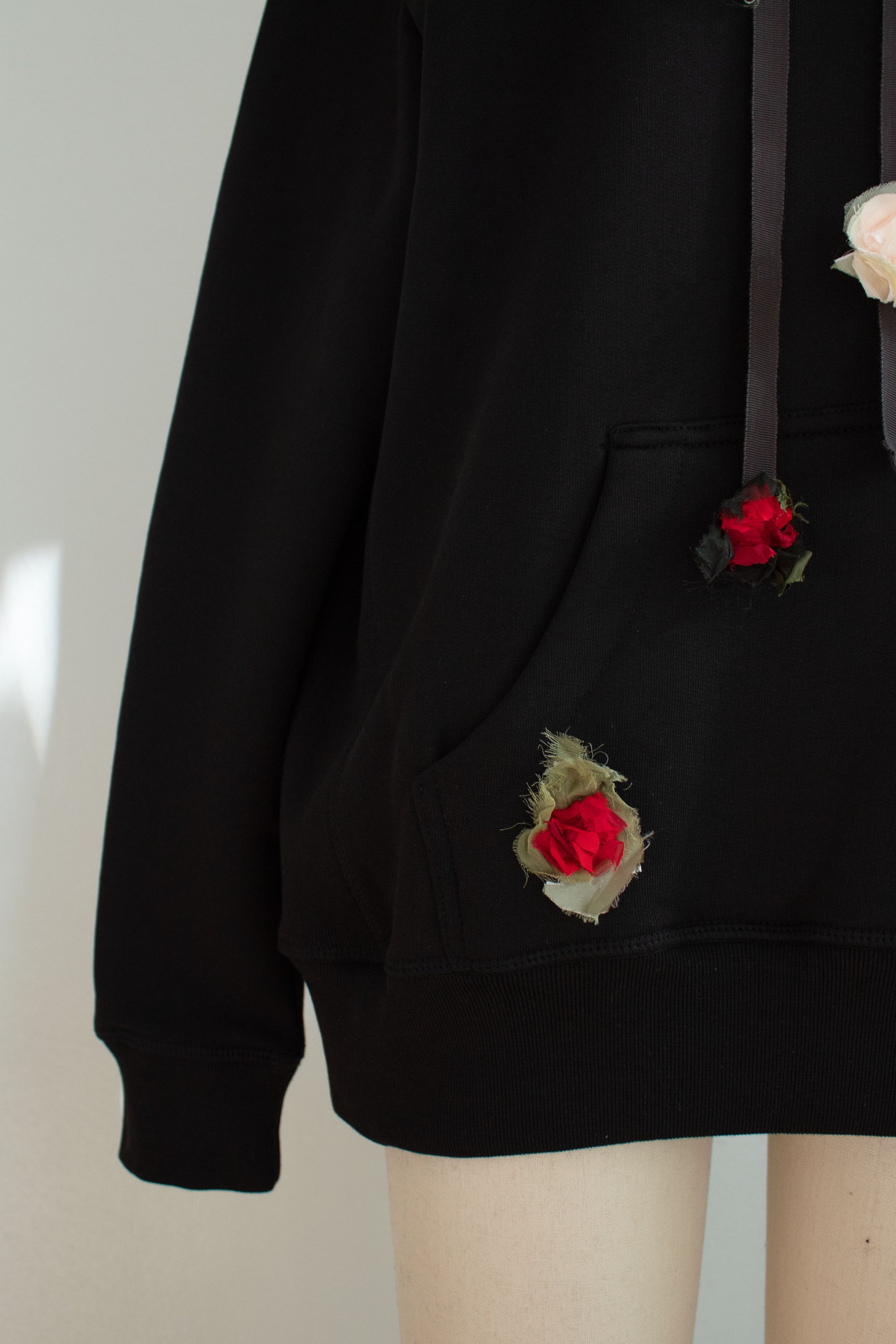 N° 306 multi crushed blooms heavyweight brushed hoodie - sumi black/ume red/ame pink