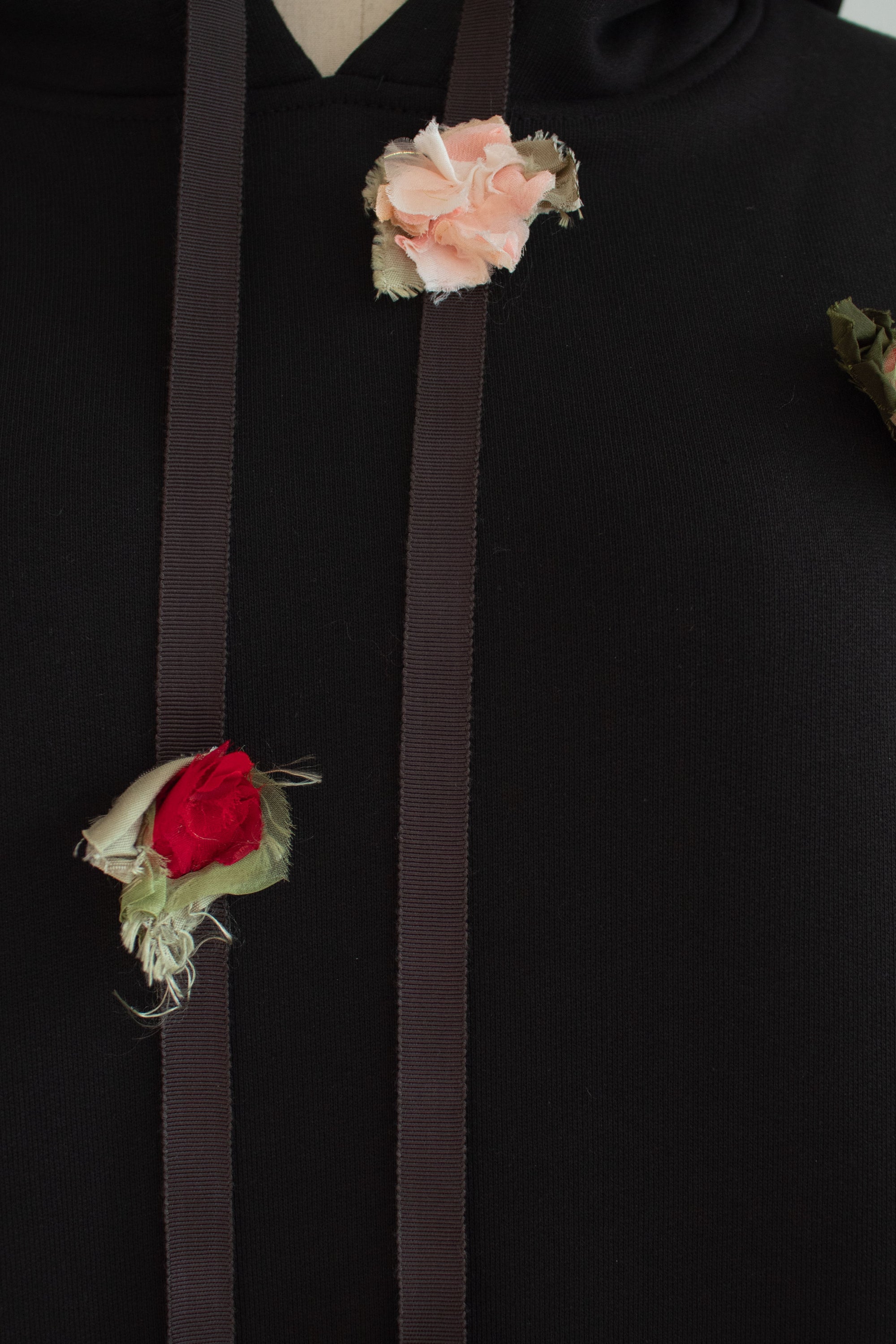 N° 306 multi crushed blooms heavyweight brushed hoodie - sumi black/ume red/ame pink