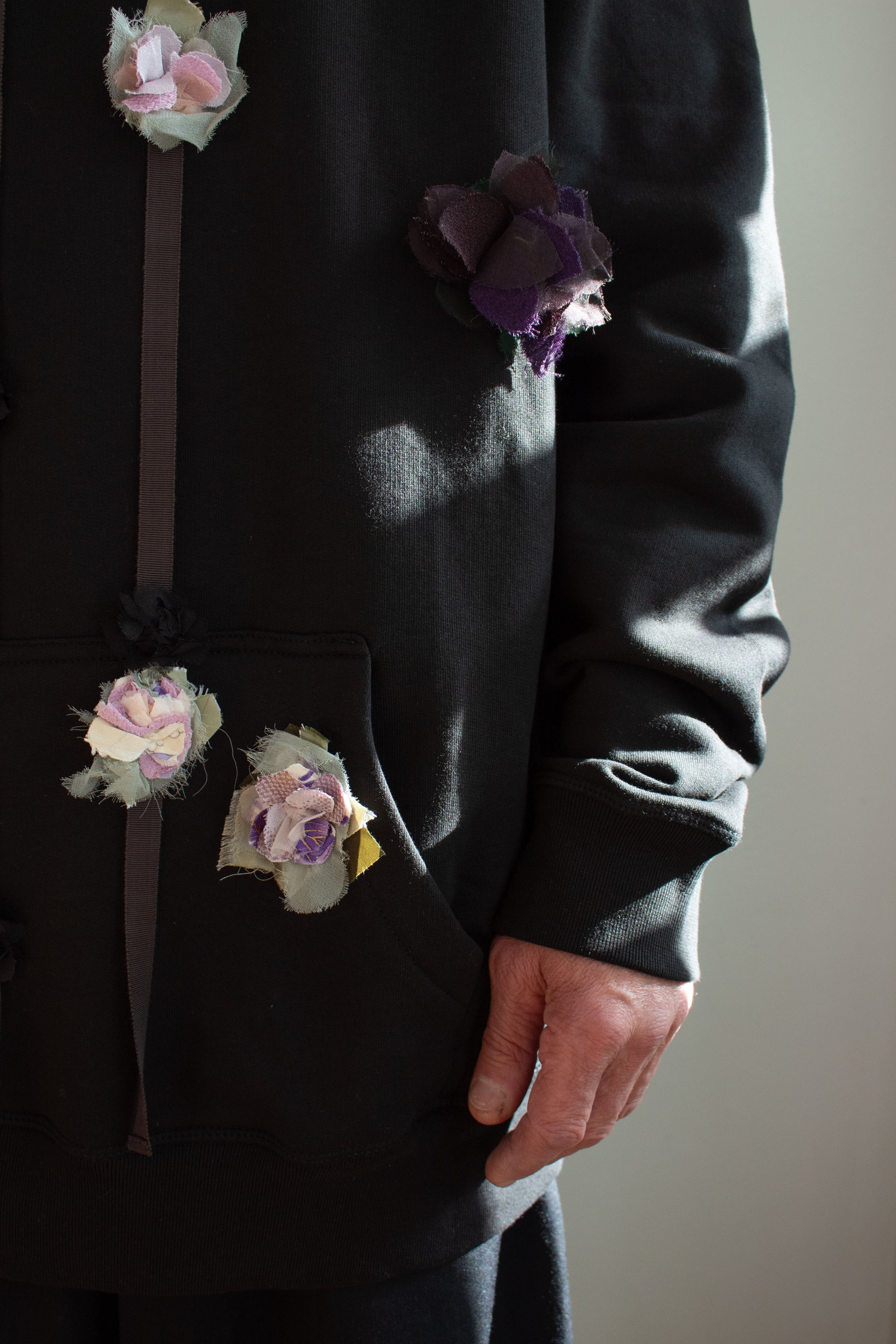 N° 306 multi crushed blooms heavyweight brushed hoodie - nasu eggplant / sumi black