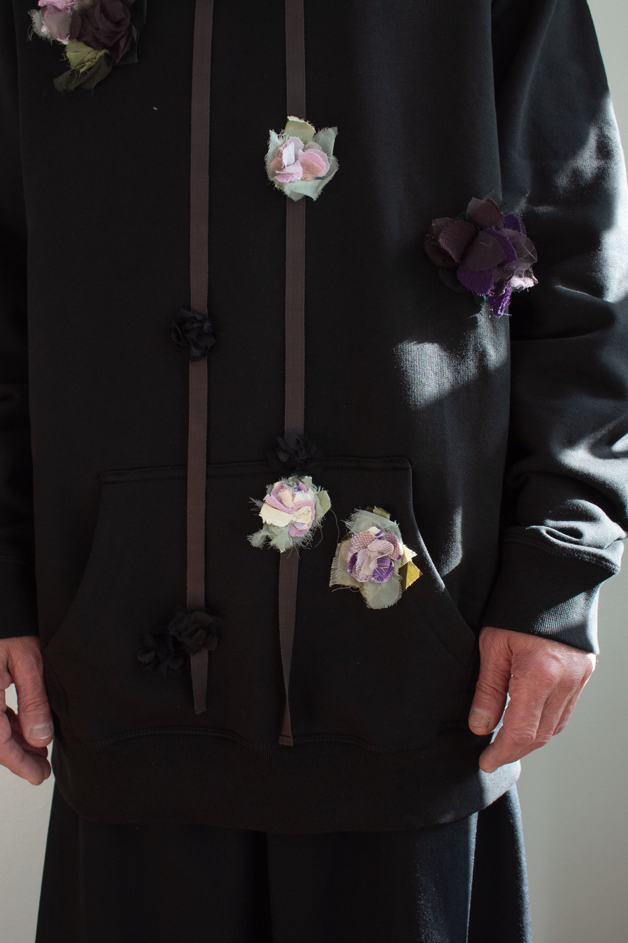 N° 306 multi crushed blooms heavyweight brushed hoodie - nasu eggplant / sumi black