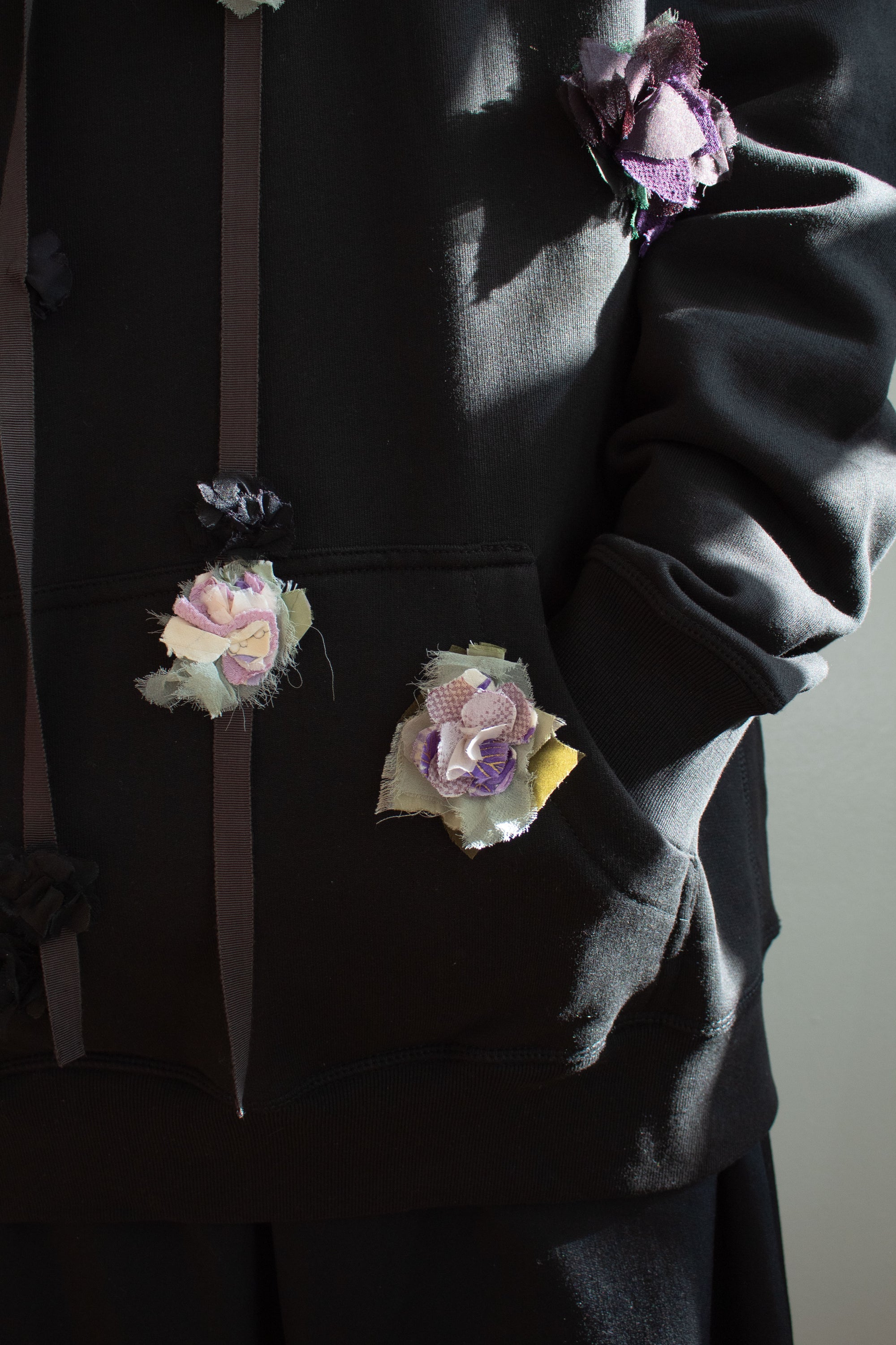 N° 306 multi crushed blooms heavyweight brushed hoodie - nasu eggplant / sumi black