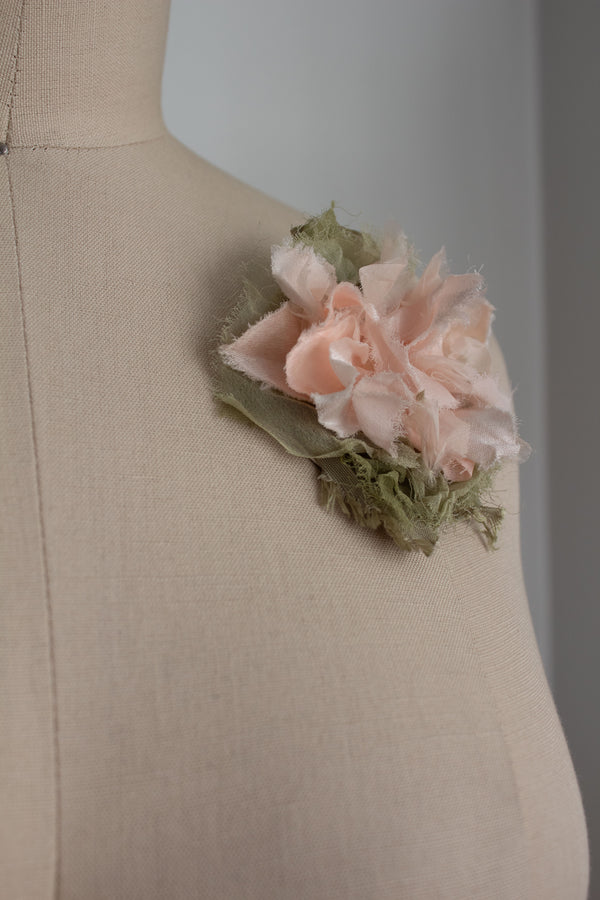 N° 51 crushed bloom brooch - ame pink - S