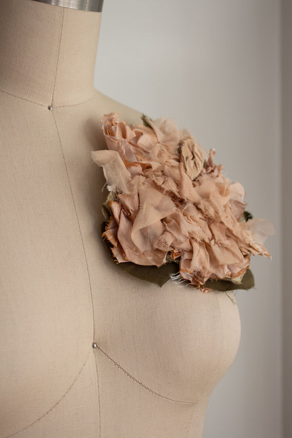 N° 51 crushed bloom brooch - ususabi rose - L