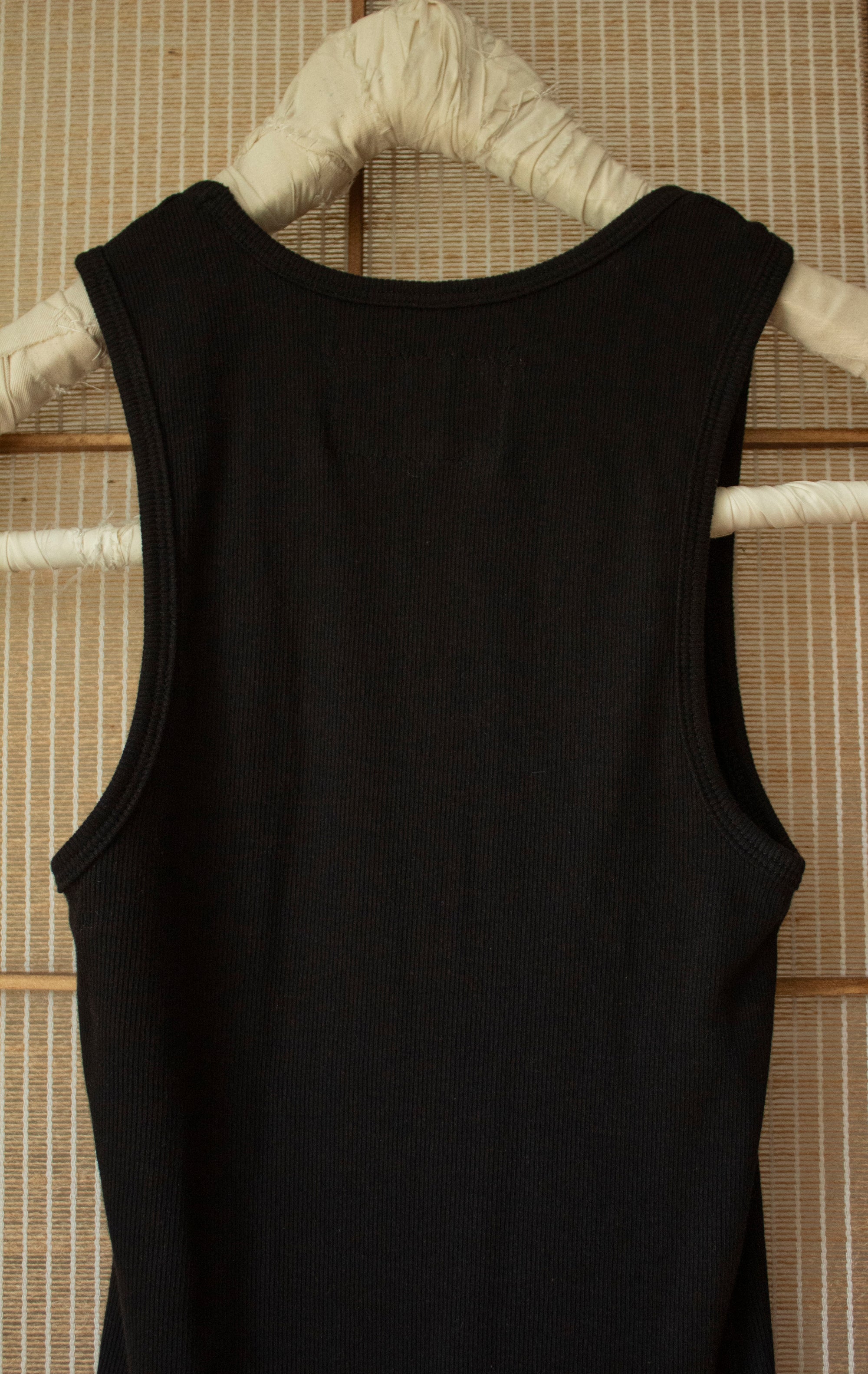 N° 354 womens fitted pressed flower rib tank - sumi black/ame pink (made to order)