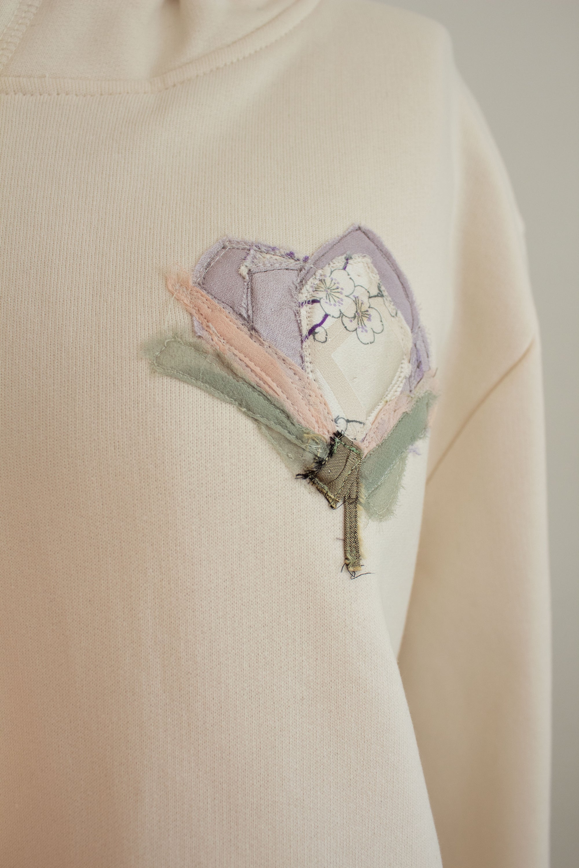 N° 306 pressed flower heavyweight brushed hoodie - shu cream / sakura lavender