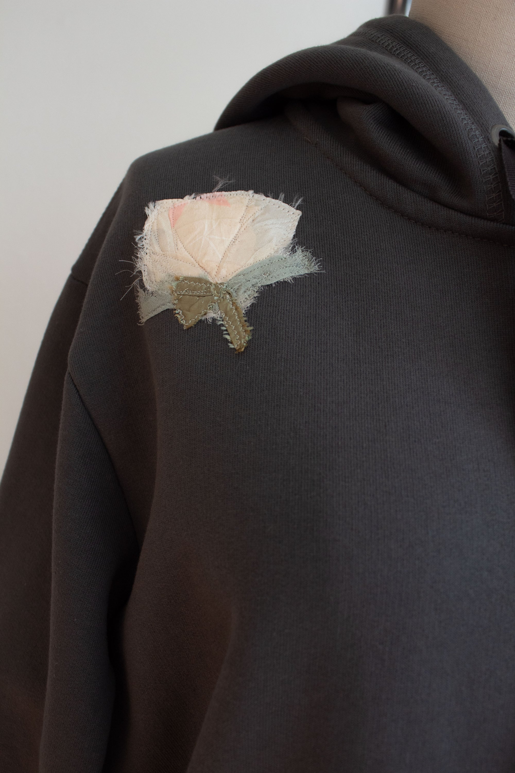 N° 306 multi pressed flower heavyweight brushed zip hoodie - serow grey